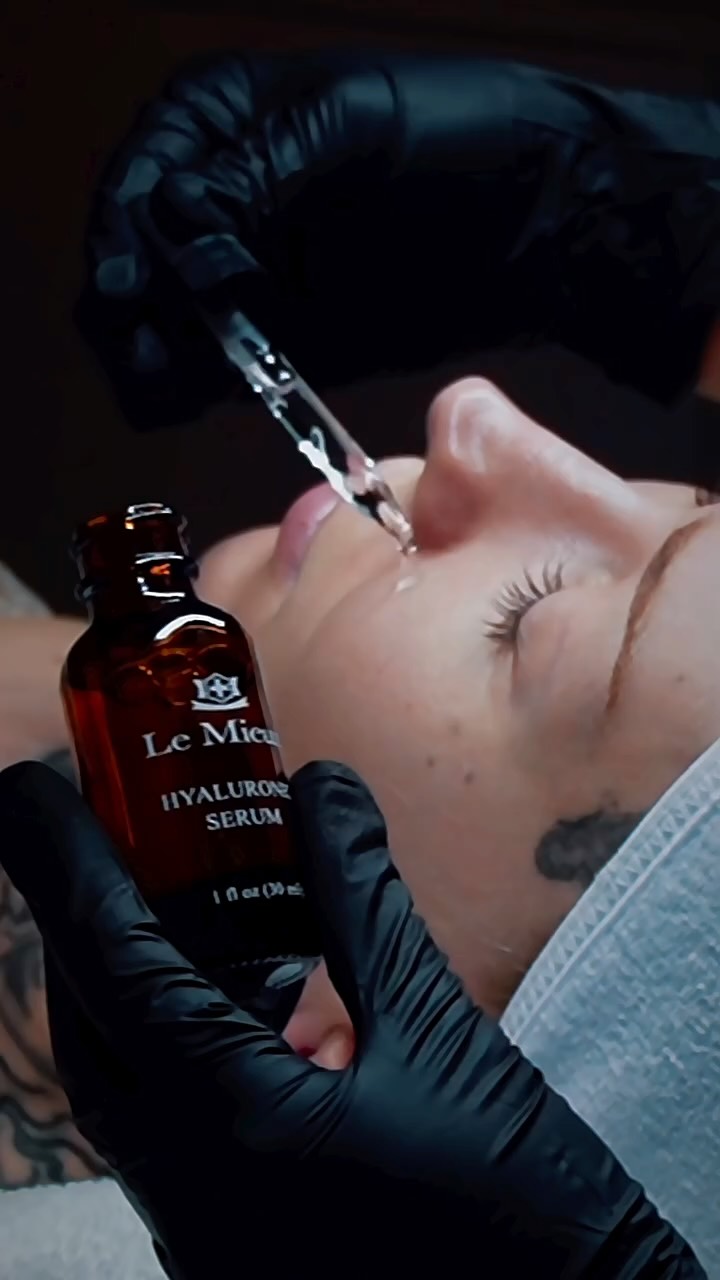 Cleanse, dermachannel, and let the skin fully absorb all the good ingredients 🫙🫧
Post–dermachannel nano infusion: serum sealed in, followed by a Bio Spirulina Calming Mask to soothe, hydrate, and restore that healthy glow.
Product used:
@purerb
- Gentle Cleansing Milk
@lemieux
- Hyaluronic Serum
- EGF-DNA Serum
- Bio Spirulina Calming Mask
Website🔗www.ricozybeauty.com
Contact 📩 info@ricozybeauty.com
Location📍300 E Colorado Blvd, Unit 241, Studio 409,
Pasadena CA 91101 @salonrepublic
#lemieux #skincare #dermachannel #facial #esthetician