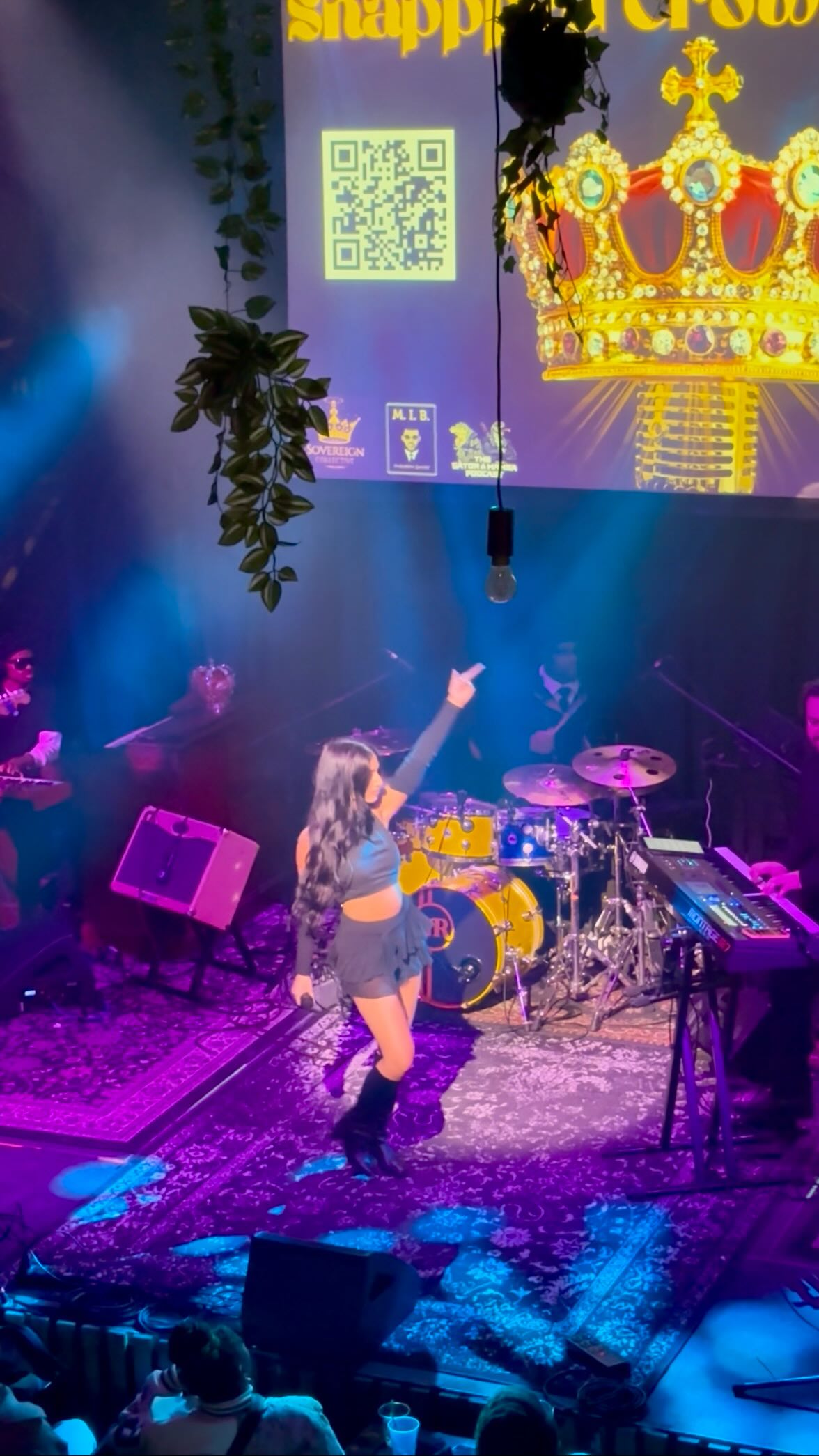 What a privilege to perform for a full capacity Greenroom for Snapped’s Crown The Mic competition 🤩
This is my rendition of Deja Vu by Beyoncé ✨🎤
I am so blessed to have been apart of this. Shoutout to all of my fellow artists and band on the lineup for absolutely KILLING IT. This night was filled with so much love and community. Thank you Whole Movement for allowing me the opportunity to do my thanggg and have so much fun 💗
Pop out to Snapped this Thursday for a special Valentine’s party 💌 🌹. I’ll be singing something a lil sexy with a couple others from the Crown The Mic competition 👑
#singer #livemusic #minneapolis #artist #reels