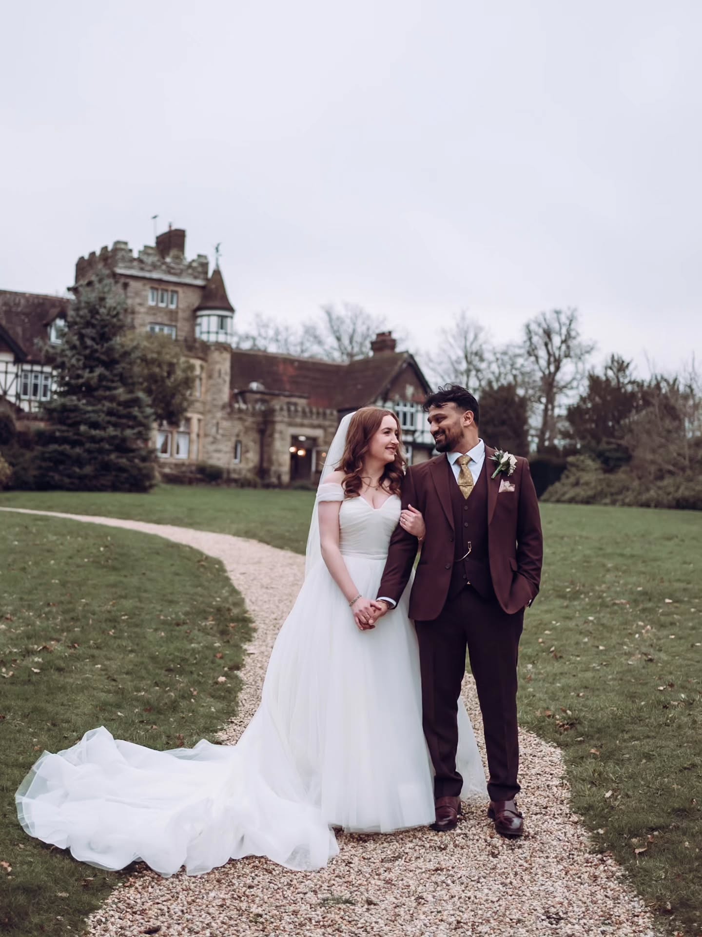The one where Alice and Linski get MARRIED!!! ⚡️
--
Countdown complete 🖤 This wedding absolutely slapped 🔥
.
.
.
.
Venue // @ravenswoodvenue