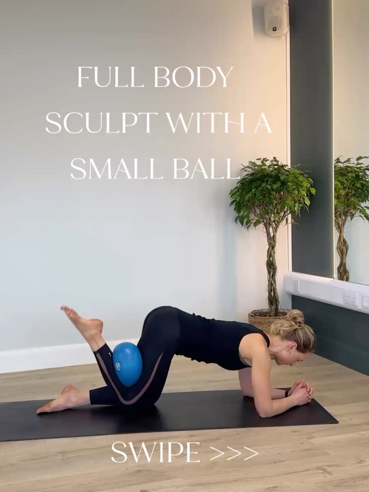 Small ball Pilates workout 🔥
Save this for later + swipe right to try the full workout 👉🏼
Do 10–12 slow, controlled reps of each move. Repeat x2–3 rounds.
1️⃣ Forearm Kneeling Donkey Kick
2️⃣ Kneeling Side Bend with Knee Tap
3️⃣ Split Lunge
4️⃣ Shin Roll Down + Back Leg Lift
5️⃣ Bent-Leg Balance with Arm Reach
6️⃣ Prone Opposite Arm + Leg Lift (Swimming Prep)
✨ Slow > fast
✨ Control > momentum
✨ Quality reps over quantity
Let me know if you try it!!
Wearing my fav new @pro_ora_apparel leggings 🖤
#pilatesball #pilatesworkout #homeworkout