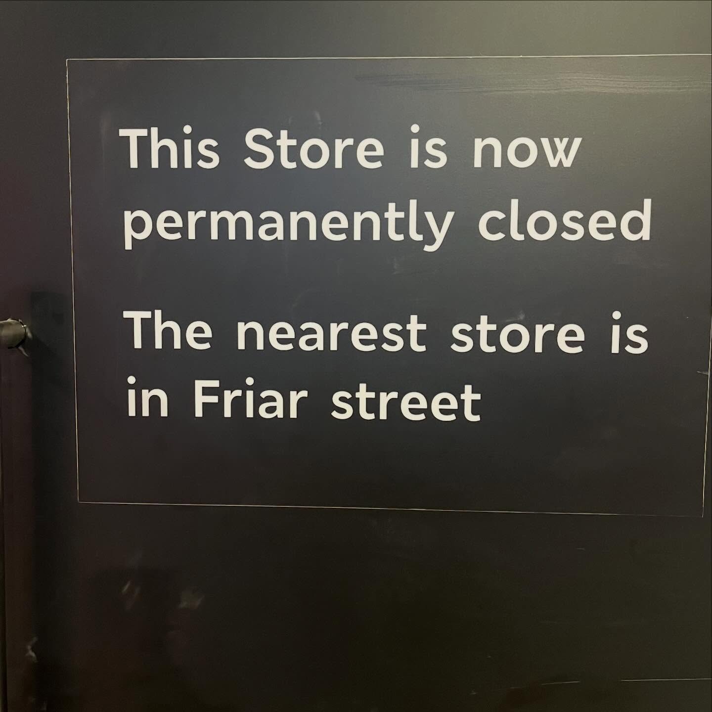 Sad times, the M&S in Reading station has closed. It was perfect for a grab and go healthier food... Everywhere you look in Reading thereâs another fried-chicken shop, burger place or deep-fried deal (same in my home town of Birmingham) itâs rubbish food that doesnât help anyone thrive.
Itâs not just the occasional âtreatâ if youâre a commuter passing through the area, a late night worker needing to grab some food, a kid wanting a healthier option or someone with an allergy. These are your choices.
Your food choices in this side of the station are displayed for youâŚand on the other platforms Iâm pretty sure itâs Starbucks and coffee shops.
There is a Pret đif you leave the station at the main barriers, in the office block opposite. Also thereâs one at the Oracle. Save up though as I think their prices were more like airport prices last time I went, I think they might even be more than London prices? You could try the âfoodâ on the train as a backup? Dire.
If you are eating in town the John Lewis had a chicken salad ÂŁ7? (but I think much of the meal was couscous - white refined food - some wholegrain rice would be better).
The big M&S is good, not really close enough if youâre at the station on a commute or connection though.
The official stats are a sad read (Reading council, Nov 2025) @readingcouncil
- Reading adults: over 60% are overweight or obese.
- Year 6 kids (10-11): nearly 37% overweight/obese, higher than national average.
What food places does Reading need? Commuters need better food.
#nutritionist #reading #burgermeals