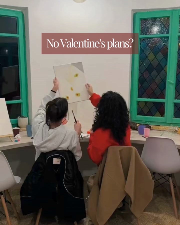 Paint together, swap canvases, or draw each other — no rules, no pressure. Canvas Duo is a playful, relaxed art session you can enjoy with friends, family, your partner, or anyone you’d like, followed by a full dinner experience. No art experience needed — just come as you are 💕 @maisonducart
ارسموا مع بعض، بدّلوا اللوحات، أو جرّبوا ترسموا بعض — بدون قواعد وبدون ضغط. Canvas Duo تجربة فنية خفيفة وممتعة، بتقدروا تحضروها مع أصحابكم، العائلة، الشريك، أو أي شخص بتحبوا تشاركوه التجربة، وبعدها عشاء كامل بأجواء هادئة. ما في حاجة لأي خبرة فنية — بس تعالوا واستمتعوا 🎨✨