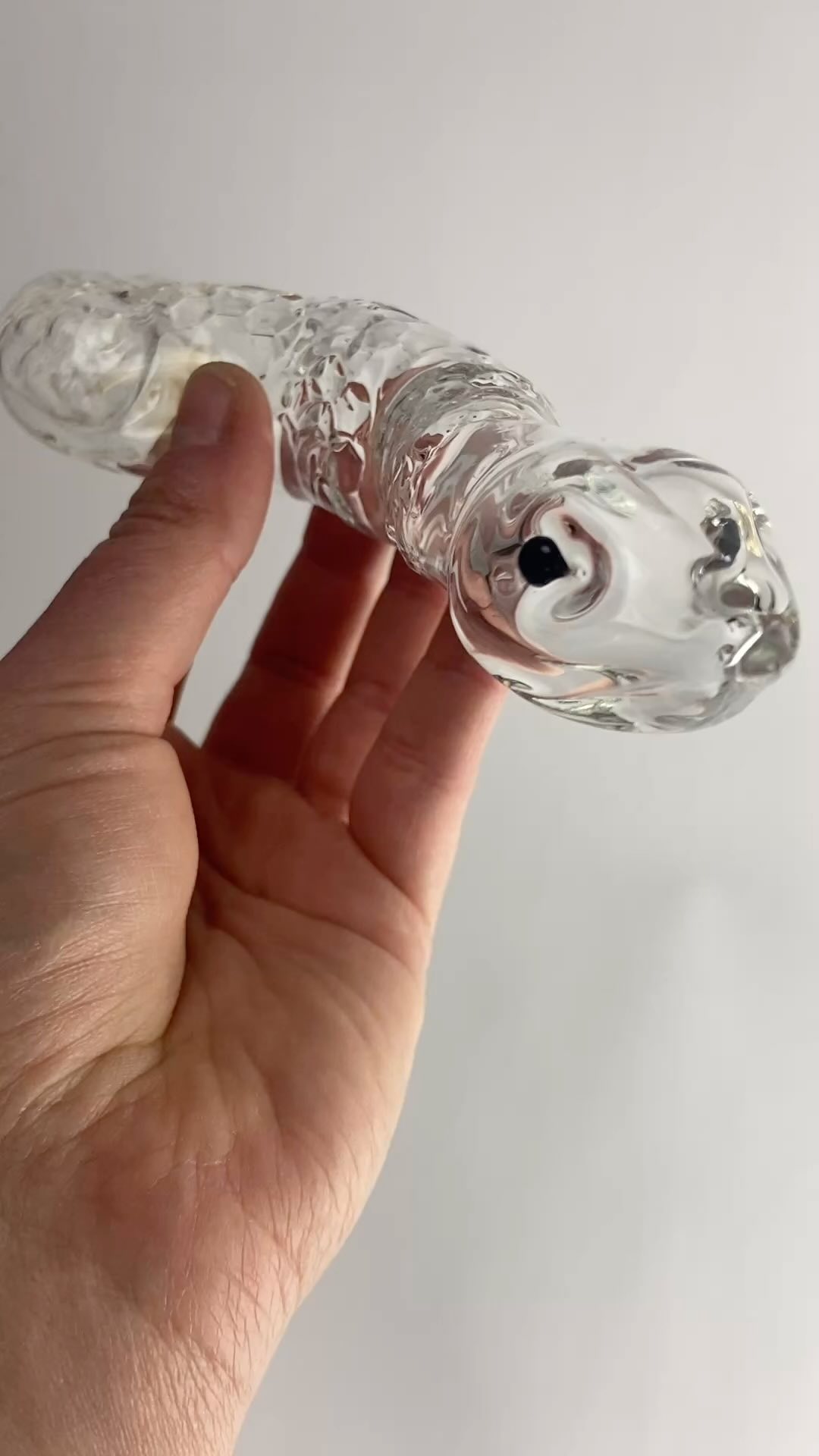 Glass snakes and owls with sealed mouse bones 🐁
New work available this weekend @odditiesandcuriositiesexpo in #charlottenc
Come say hi! This is such a fun event 💀
#oddity #boneart #glass