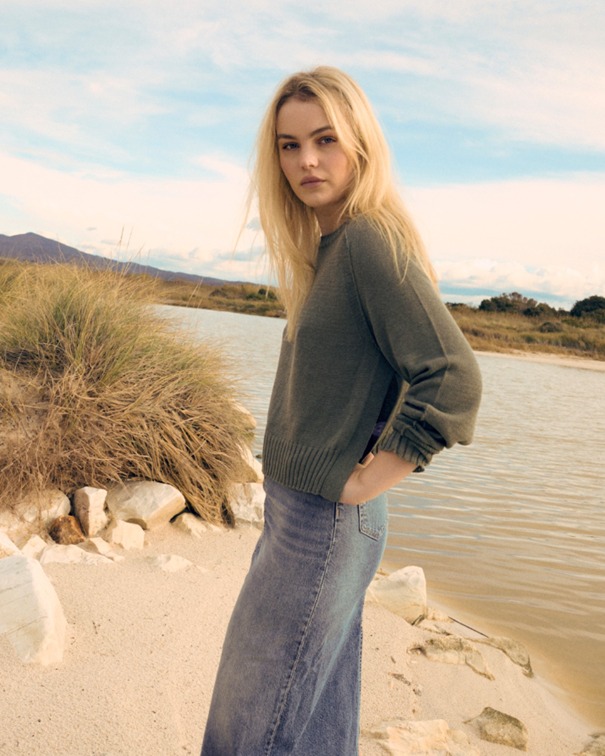 Clean cuts - easy layers - made to move with you ☀️💛
#basemilano #lorskensfashionagency #springsummer #italianfashion #craftmanship