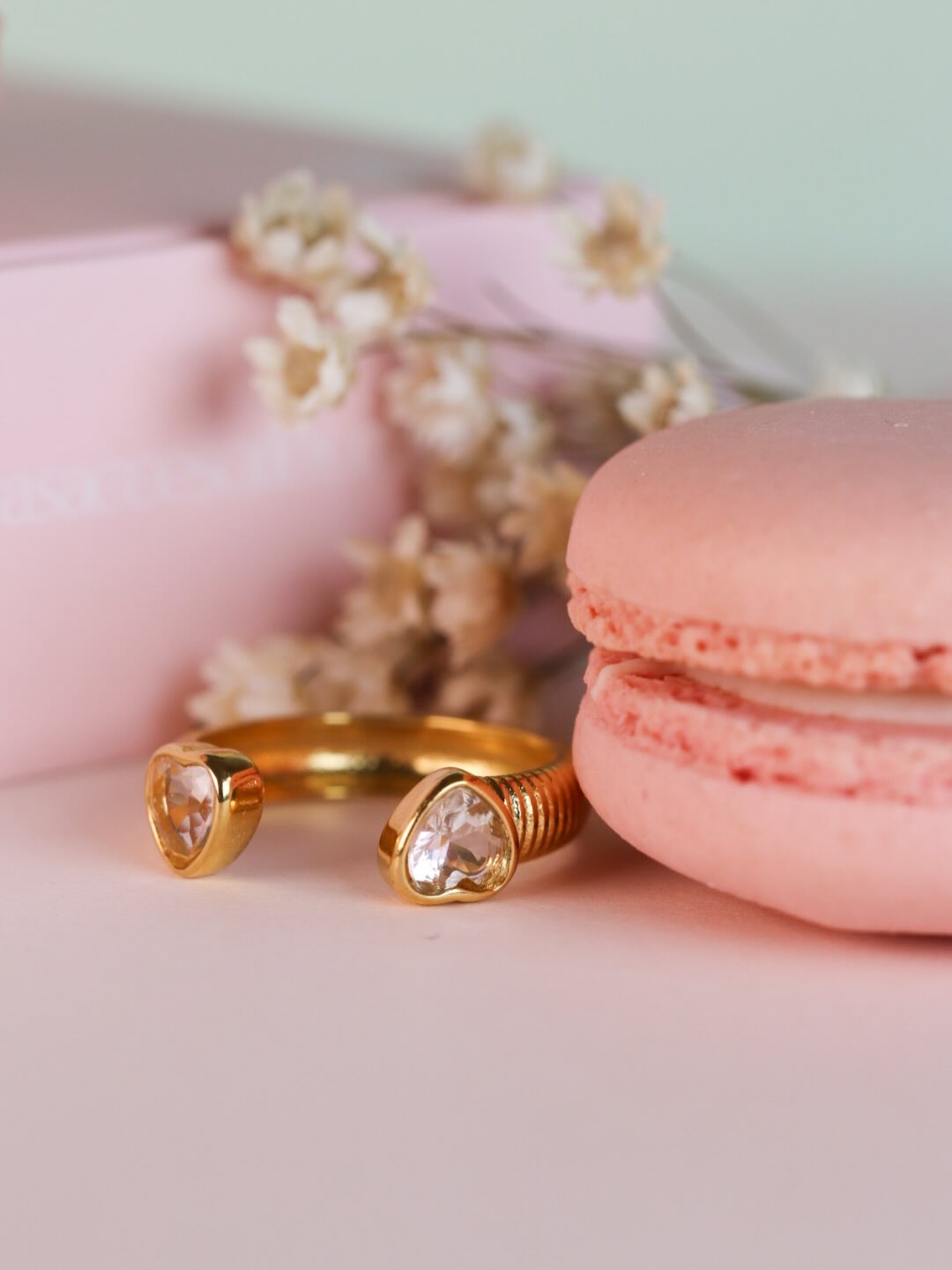 Anillo Corazones 😍
Esta semana estamos en modo san Valentín 🤍 así que verás solo joyitas que expresan mucho amor 🤍
Está hermosa pieza ajustable trae dos corazones de cristal engastados y es a prueba de agua, un detalle muy lindo y significativo para este 14 de febrero
Así que si no encontraste aún un detalle especia escríbeme y te ayudo!
#ivetticas #joyasdeacero #anillos #regalossanvalentin #sanvalentin