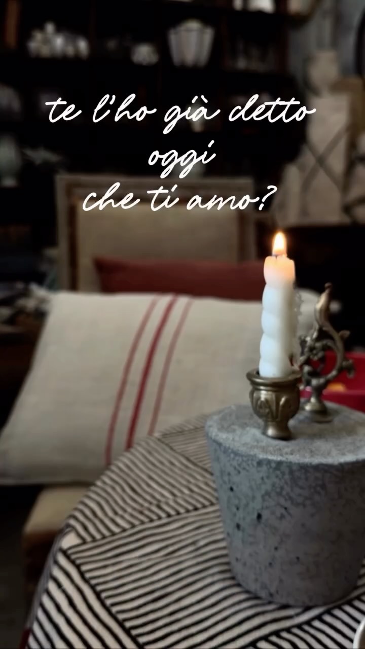 L’amore si fa insieme, con passione, cura e rispetto, unendo il proprio meglio, completandosi, sempre.
Lo abbiamo fatto anche noi preparando questo setting per ispirare le vostre colazioni, con l’augurio che siano ricche di gusto, bellezza e sentimento.
“schiscette” 🤍❤️
piatto e bowl impilabile in porcellana
@mamamuseum
“cose concrete” piatti, poggiaposate e candelabro in cemento
highball in cristallo BACCARAT modello Harcourt 1841
@emporiomikica
biscotto al cioccolato e tortina all’arancia
@doca.milano
#tablesetting
#tabledecor
#japaneseporcelain
#baccarat
#spreadlove