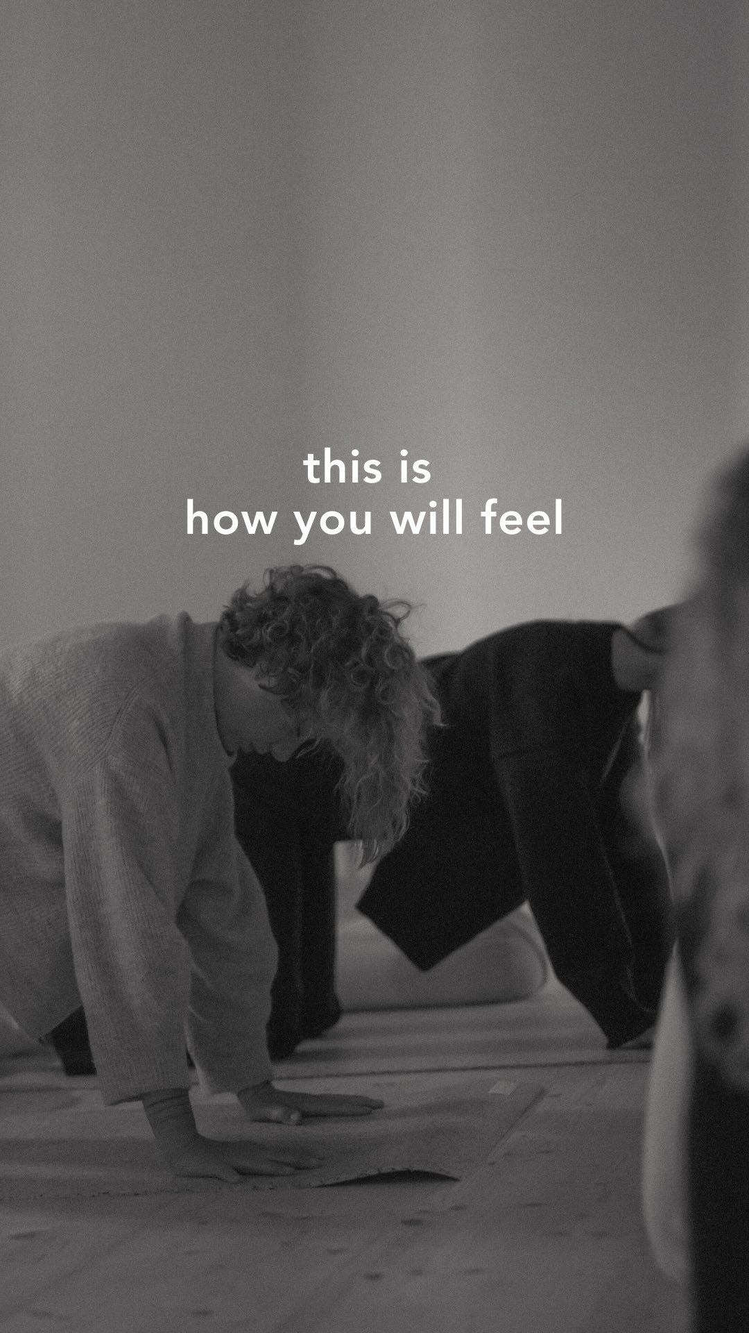 So fühlt es sich an, Teil unserer Somatic Teacher Trainings zu sein. 😍
Nicht einfach nur eine Ausbildung – sondern ein Raum, der dich sieht, hält und bewegt.
Wenn du spürst, dass du mehr willst als Techniken und Methodik.
Wenn du Räume halten willst, in denen Menschen wirklich bei sich ankommen.
Dann bist du hier richtig.
Die nächsten Möglichkeiten mit uns abzutauchen:
💛YIN JOURNEY – 50h Basic Somatic Yin Yoga Training
Dein Einstieg in somatisches Yin Yoga. Für Tiefe, Präsenz und spürbare Verbindung in deinen Yin Yoga Klassen.
👉 Alle Termine & Infos - Link in Bio
🩶INNER SOMA – 50h Continuing Somatic Yin Training
Steiger tiefer in die Welt des somatischen Yin Yoga ein durch Integration auf neuen Ebenen durch Sinneswahrnehmungen, Sound Bath, Nidda & Moderne Spiritualität.
👉 Alle Termine & Infos - Link in Bio
🌀ONA FLOW – 200h Somatic Flow Ausbildung
Startet diesen Samstag.
Die Warteliste für 2027 ist ebenso geöffnet.
Diese Trainings verändern nicht nur, wie du unterrichtest. Es verändert, wie du fühlst und auftrittst. Wie du zuhörst. Wie du dich selbst in deinem Körper verankerst.
Wenn du dich gerufen fühlst – melde dich gerne direkt per DM bei mir.
.
.
#somaticteachertraining #somaticyoga #embodiedteaching #yinyogaausbildung #yogaausbildung2026