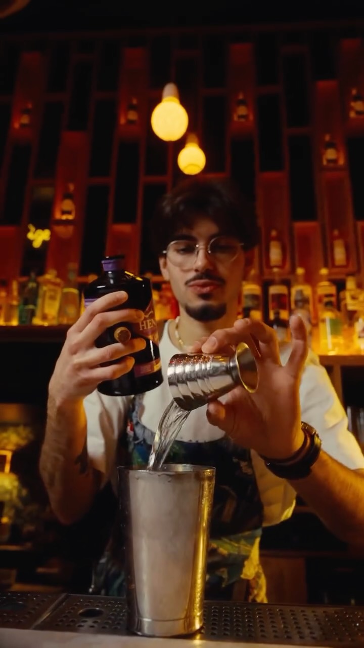 Pour la Saint-Valentin, le Tiger Paris vous invite à découvrir en exclusivité trois cocktails imaginés spécialement pour l’occasion : l’As de Cœur, le Juliette & Roméo Fizz et le Bouquet de Fleurs.
🎥 @aron_farkas_photo