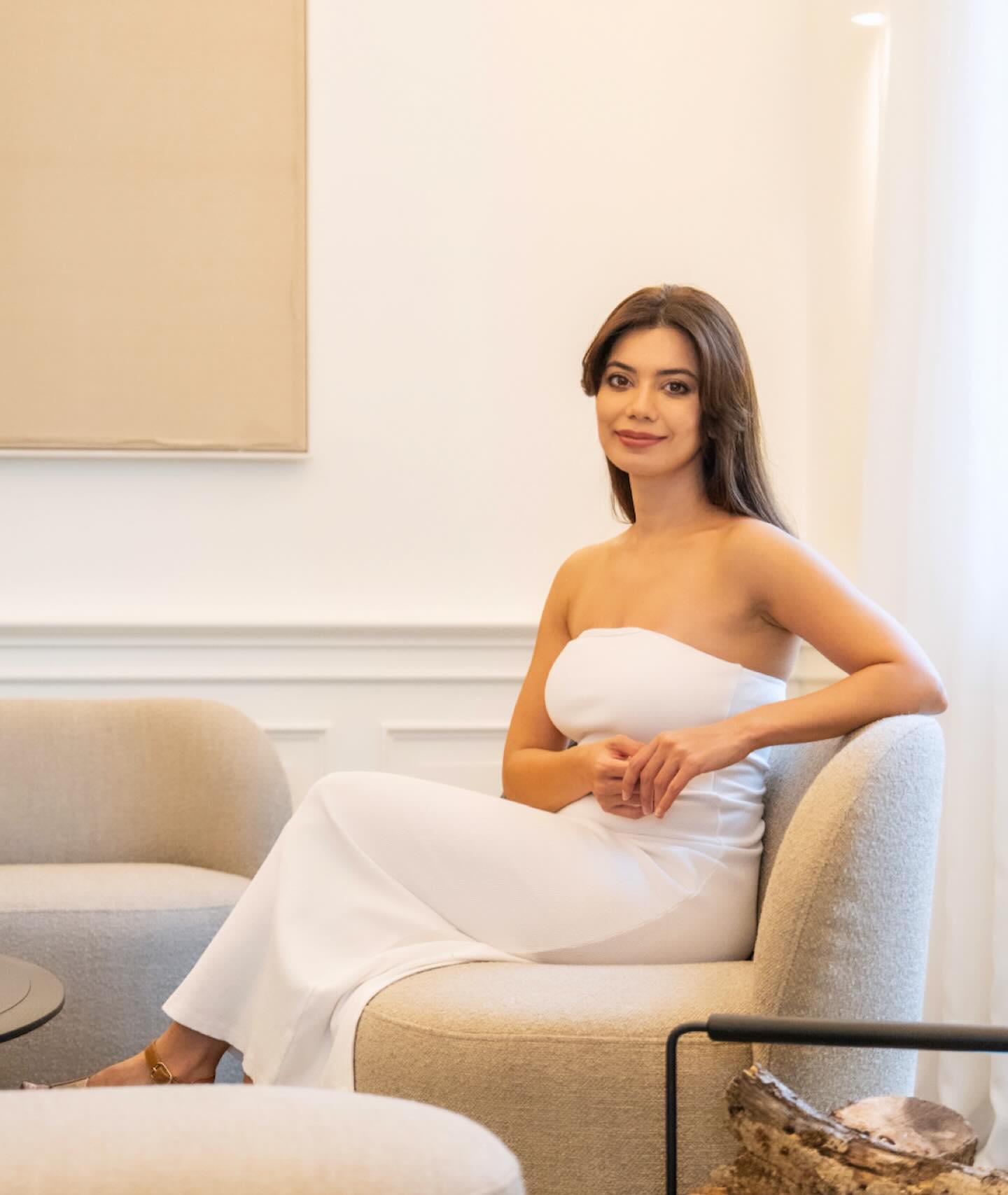 About me and what I do as a Holistic Mindset and Life Transition Coach.💫
I’m Anam; My coaching work focuses on supporting people through periods of change, changing careers, leaving relationships, starting new chapters, or reaching a point where life no longer feels aligned with who they are becoming.
With a background in Psychology and Coaching, and through holistic practices such as yoga, mindfulness, and NLP, I take a holistic approach to change. Because transitions are not only mental, they affect how we feel in our bodies, how we make decisions, and how we relate to ourselves during uncertainty.
Through coaching, reflection, and practical tools, I support individuals in moving through these phases with more clarity, resilience, and trust in their own direction.
I believe transitions are not something to rush through. They are spaces where we meet who we are becoming.
The Way Forward.
Alma Wellbeing by Anam
#transitioncoach #wellness #holisticmindset #lifecoach #almabyanam