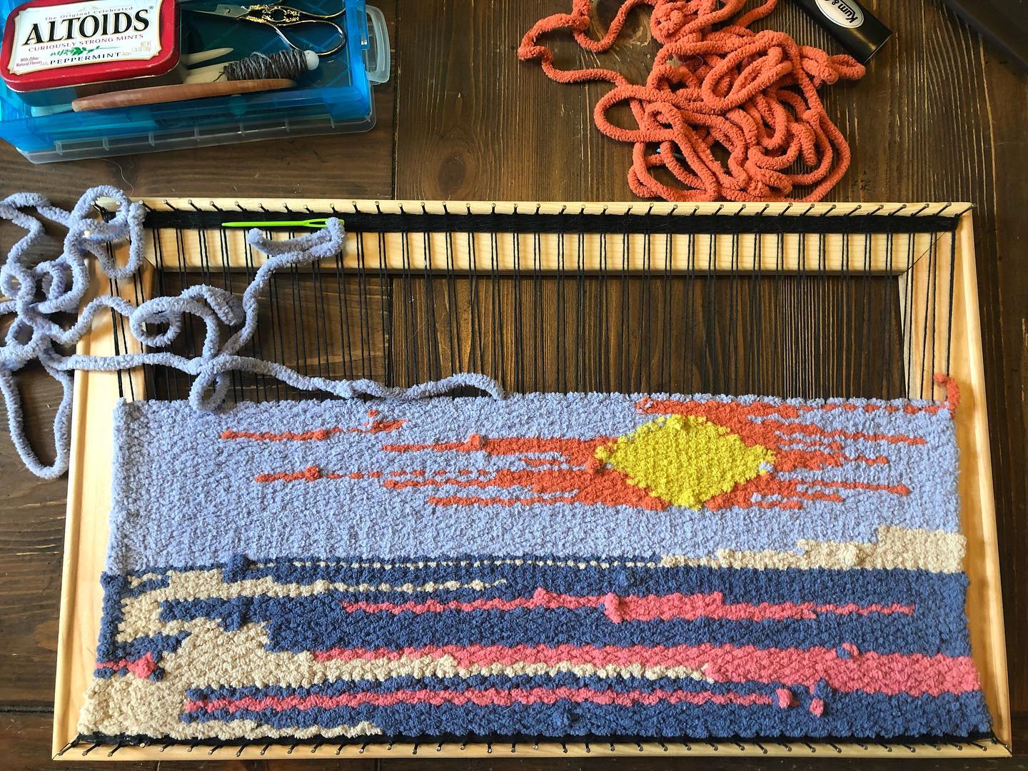 Weaving has been such a ride lately. I get to not think and just do.
#smallloomweaving #creating #smallbusinessowner #creativeprocess #creativity #fabricarts #homedecor