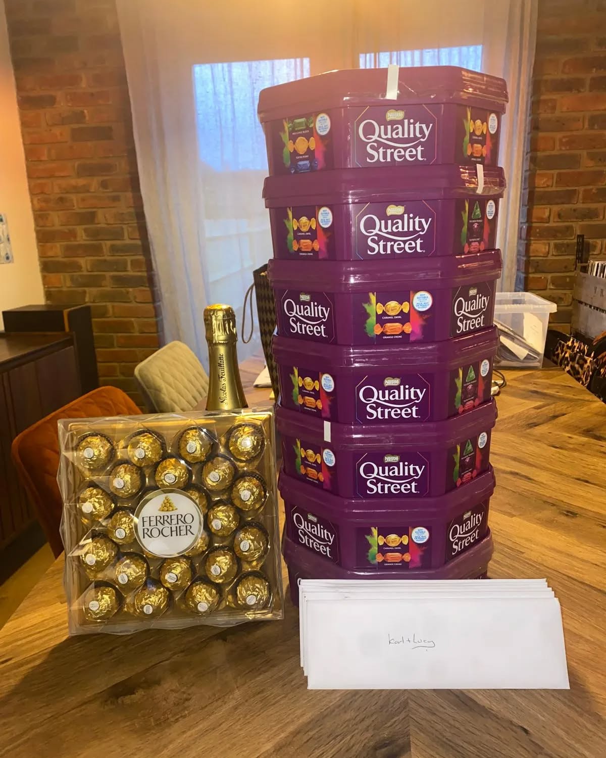 We have an amazing housekeeping team and couldn't do this without them.It is so brilliant when our owners see that and appreciate them as much as we do. 😁🎅🎁
#amazingstaff #amazingteam #housekeeping #housekeepingstaff #holidayhome #holidaycottage #rye #camber #battle #christmastips