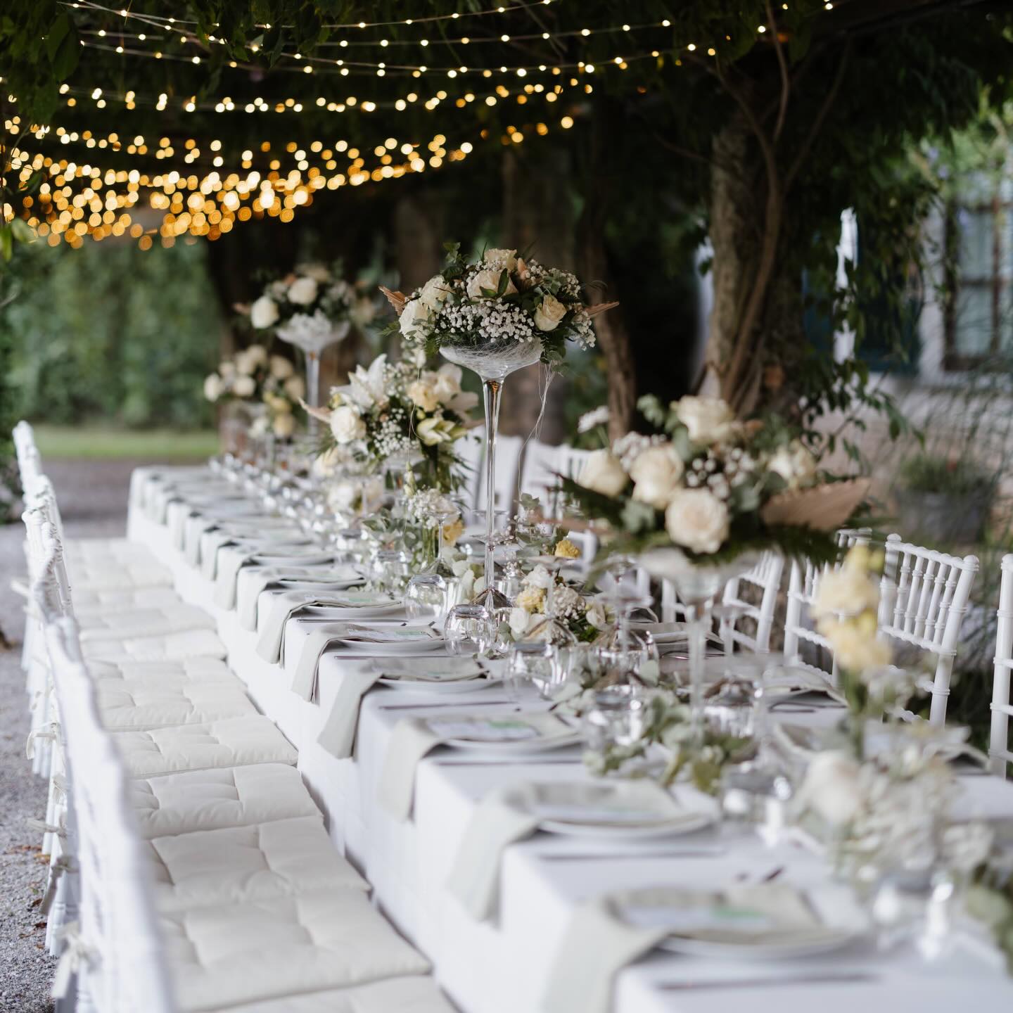 L’eleganza è quell’equilibrio perfetto tra luce, proporzioni e personalità che non passa mai di moda, non trovate?
N.
Thanks @laurabenaglia_photographer
@villasofiasirtori
#weddingplanneritaly
#weddingvenue
#destinationwedding
#weddingdecor
#weddinginspiration. UKBride
DestinationWeddingItaly
ItalianWeddingWeekend
LakeComoWedding
VillaSofiaSirtori