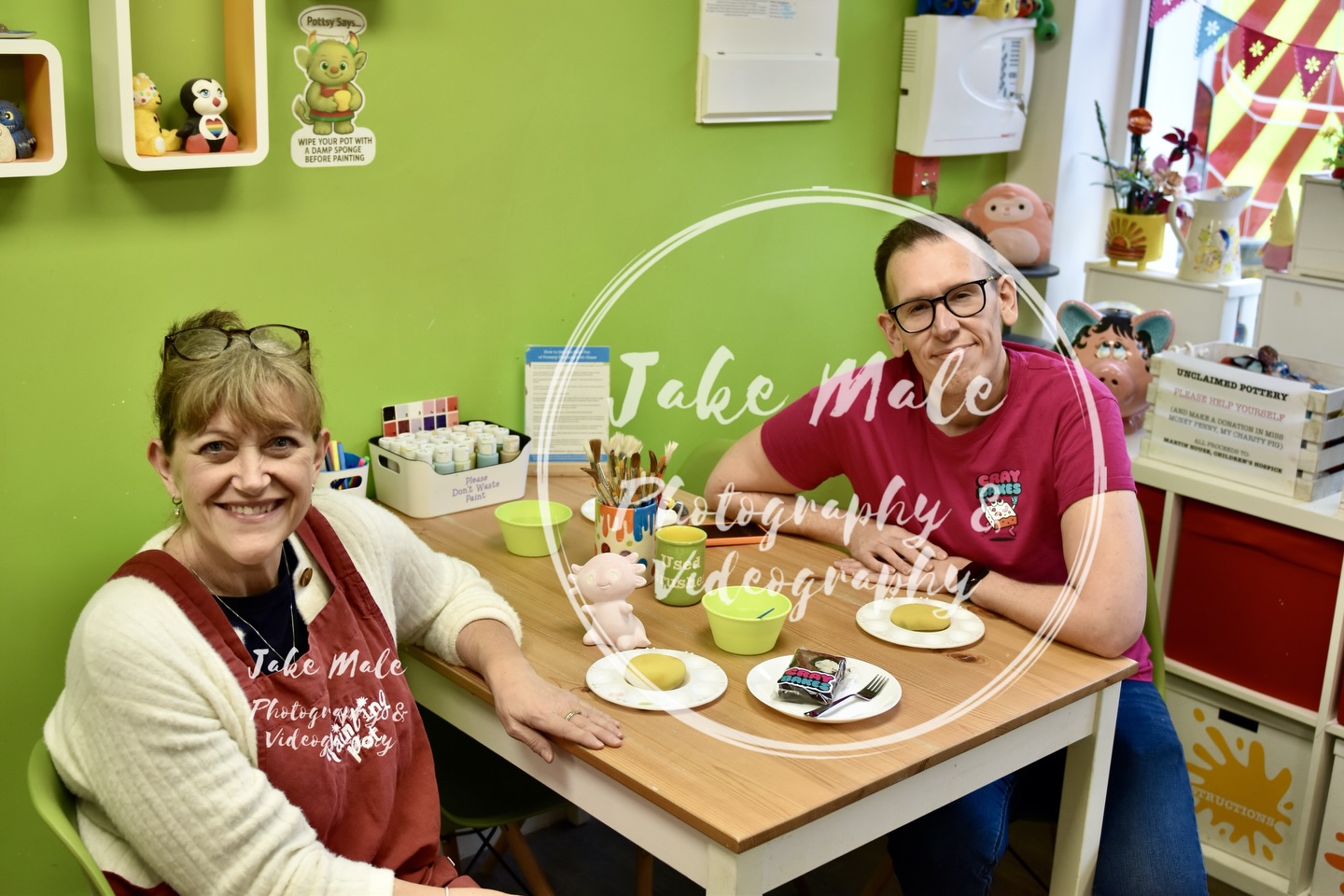 When art meets sweet treats ✨ Loved bringing @thepaintingpotselby and @craybakes together
#photography #photographer #cakes #painting #craybakes
