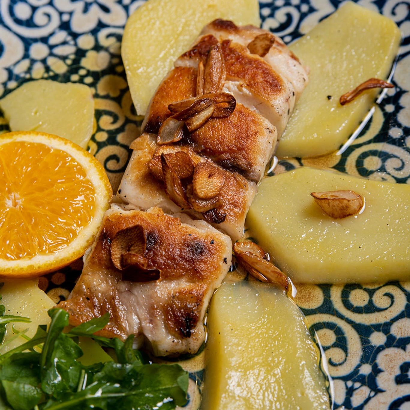 Producto delicado, fuego preciso y tiempo justo.
Lomo de corvina salvaje en su jugo..
Una forma honesta de entender el mar, sin artificios🌊