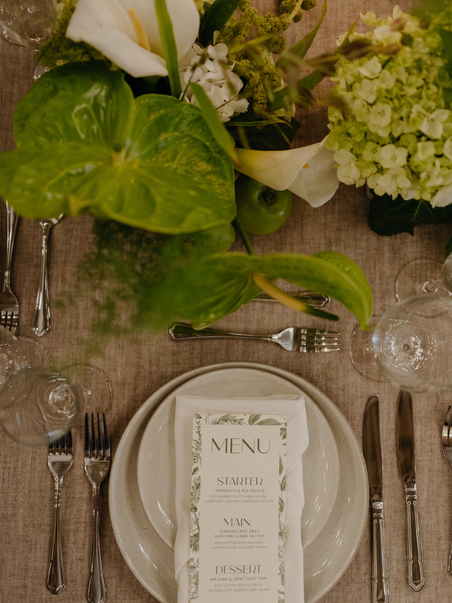 The Cider Barn
Natural textures. Layered greens. A tablescape that feels considered from every angle.
From the linen to the menu design to the balance of foliage and florals - every element working together to create depth without overwhelming the space.
This is what intentional styling looks like.
If you’re planning a wedding at a countryside venue (hello exposed beams and rustic stone details), think:
• Soft neutrals to ground the space
• Fresh, tonal greens for movement
• Printed details that echo your setting
• Height variation without clutter
Save this for later if earthy elegance is your vibe.
Stylist/Planner - @scarlettroseevents
Flowers - @jmfloraldesigns
Venue @dillingtonestate
Photographer - @jodiehurdphotography
Stationery @thepaperandgoldedition
#ciderbarnwedding #dillingtonestatewedding #somersetweddingplanner #weddingtablescape #somersetweddingstyling