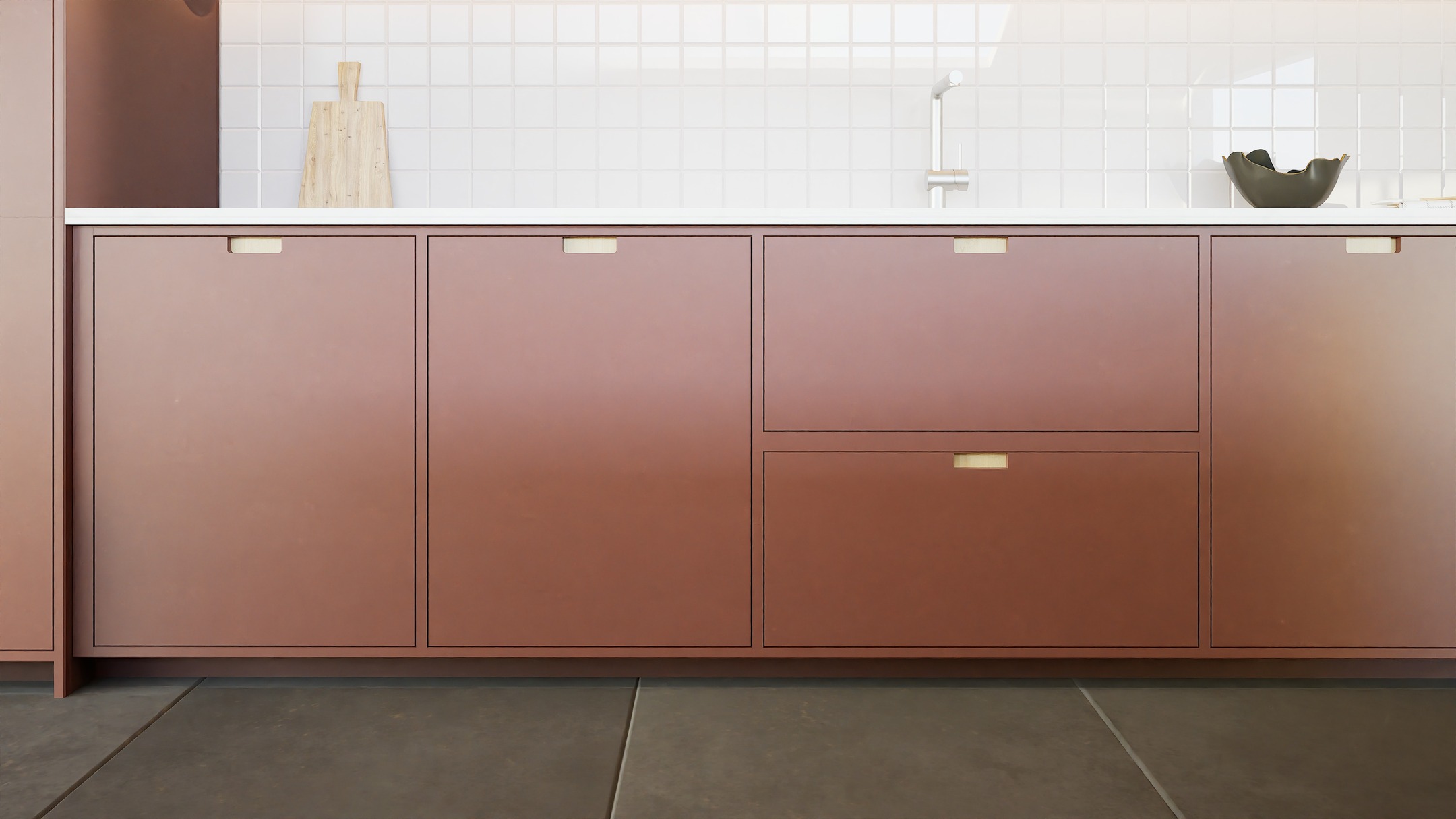 Modern kitchen design does not have to be boring. If you want flat slab doors, consider adding framework around the cupboard doors and drawers for an elevated look. It will instantly make your kitchen look bespoke.
#dubaikitchens #dubaiinteriors #kitchendesigndubai #dubaihome #interiorsofdubai