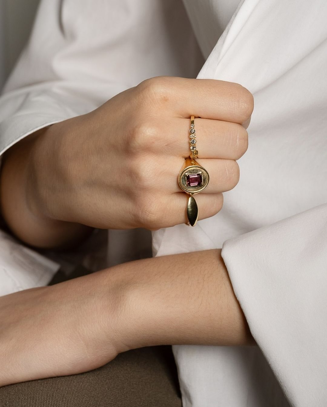 Mixing forms and stones.
#fotinipsarouli #fotinipsaroulijewellery #handmadejewelry #finejewelry #ring