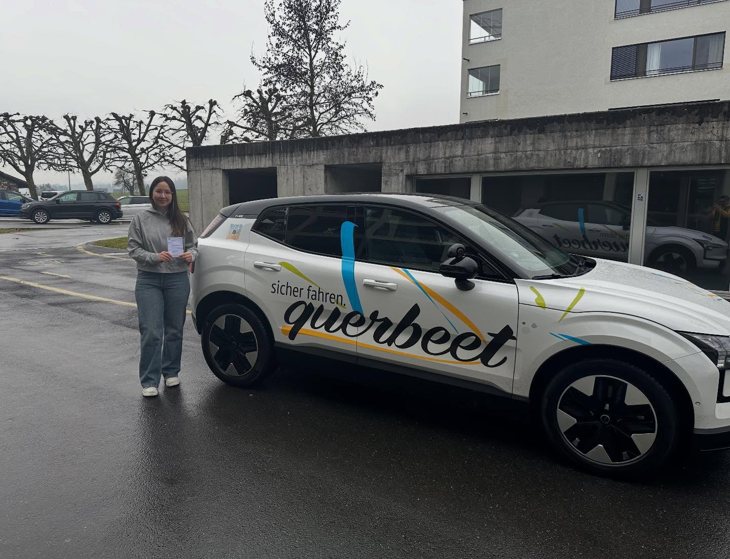 Gratulation @_sahar.o6._ zur bestandenen Prüfung 🚗🏁
Immer im Fokus bleiben und nicht ablenken lassen 🙌🏼 das konntest du an deiner Prüfung super zeigen. 💪🏼
Ich wünsche dir alles gute und unfallfreie Fahrt. 🍀🥳
#fahrschulesins #top #ausbildung #happy