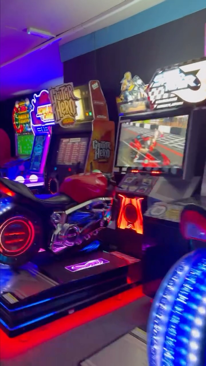 Take a walk through our Southampton venue! 👾Which store would you like to see next?
#Arcade #Gaming #RetroGaming #Southampton #SouthamptonArcade