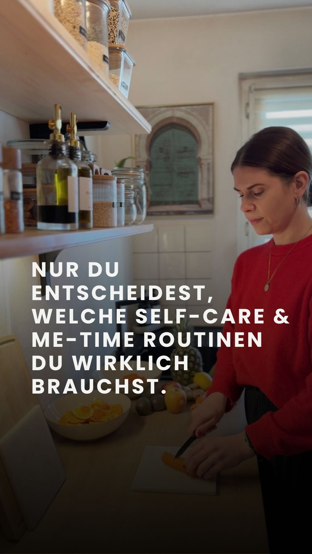 Teil 4 | Wie definierst du Self-Care & Me-Time?
Nicht, was auf Social Media gut aussieht, ist entscheidend, sondern das, was dir wirklich gut tut und dich wieder auftanken lässt.
Check-in mit dir selbst:
• Was bedeutet Selfcare für mich ganz persönlich, wenn ich mich nicht an Social Media Trends orientiere?
• Welche Form von Me-Time fühlt sich wirklich nach mir an – auch wenn sie unspektakulär ist?
•Was ist für mich die einfachste Form von Self-Care, die ich ohne Vorbereitung umsetzen kann?
•Me-Time für mich ist gerade eher: Bewegung oder Ruhe?
•Wo in meinem Zuhause fühle ich mich gerade am wohlsten – und warum genau dort?
•Welche alltägliche Tätigkeit könnte ich bewusster machen und damit zu Me-Time werden lassen?
📌 Speichere dir das Video, um den Check-in später in Ruhe zu machen.
+ Folge mir, wenn du dich gerne mit Achtsamkeit & persönlicher Weiterentwicklung beschäftigst.
🎯 Du suchst Unterstützung bei deiner persönlichen Entwicklung? Als systemischer Coach biete ich auch 1:1 Online Coachings an 💻
Selfcare | MeTime | Achtsamkeit | Persönlichkeitsentwicklung | Mentale Gesundheit