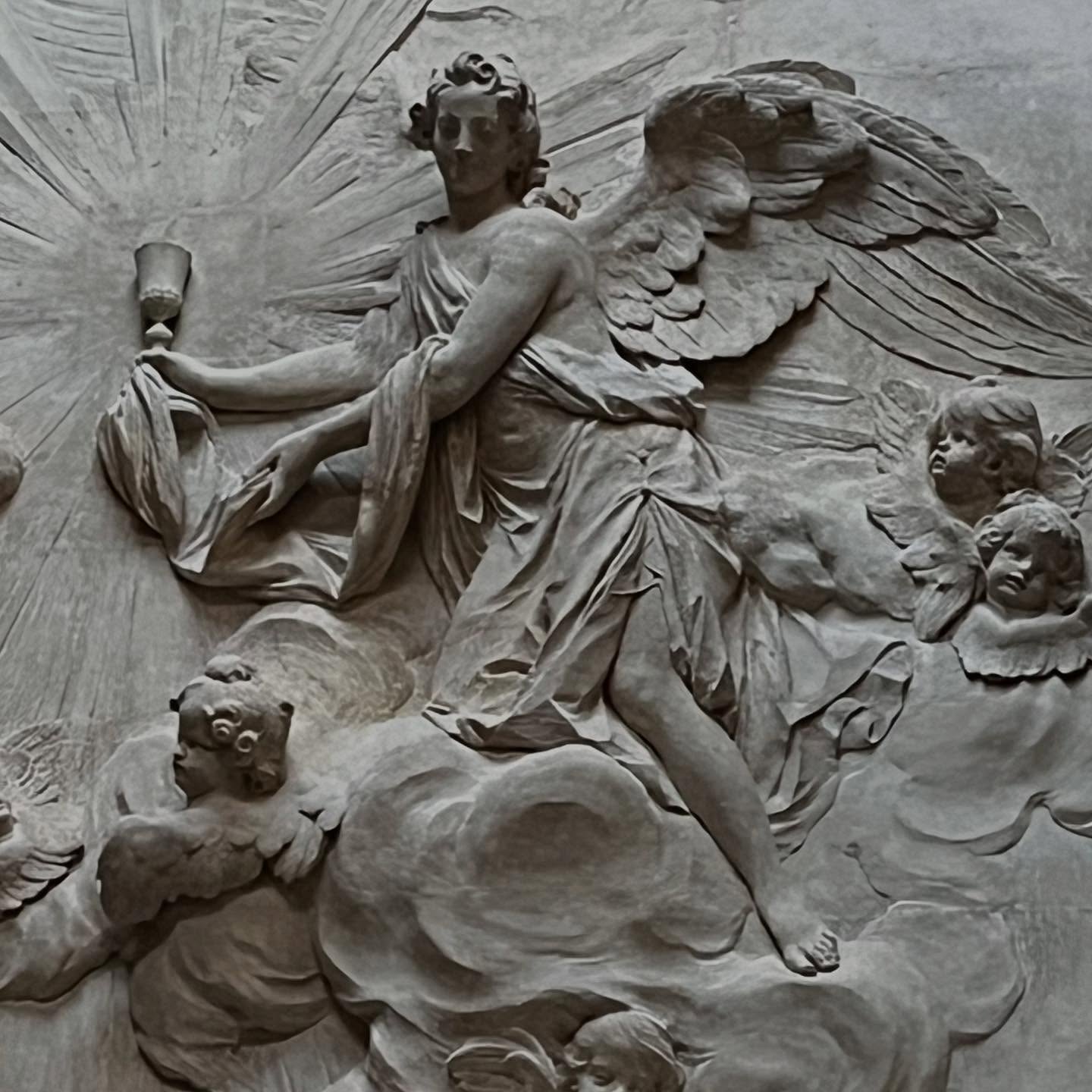 que les anges, les archanges et tous les êtres ascensionnés et tous les guides de lumière, nous accompagnent nous protègent et nous transmettent les enseignements dont nous avons besoin pour notre évolution et sur notre chemin et afin de servir le monde 🌍 !