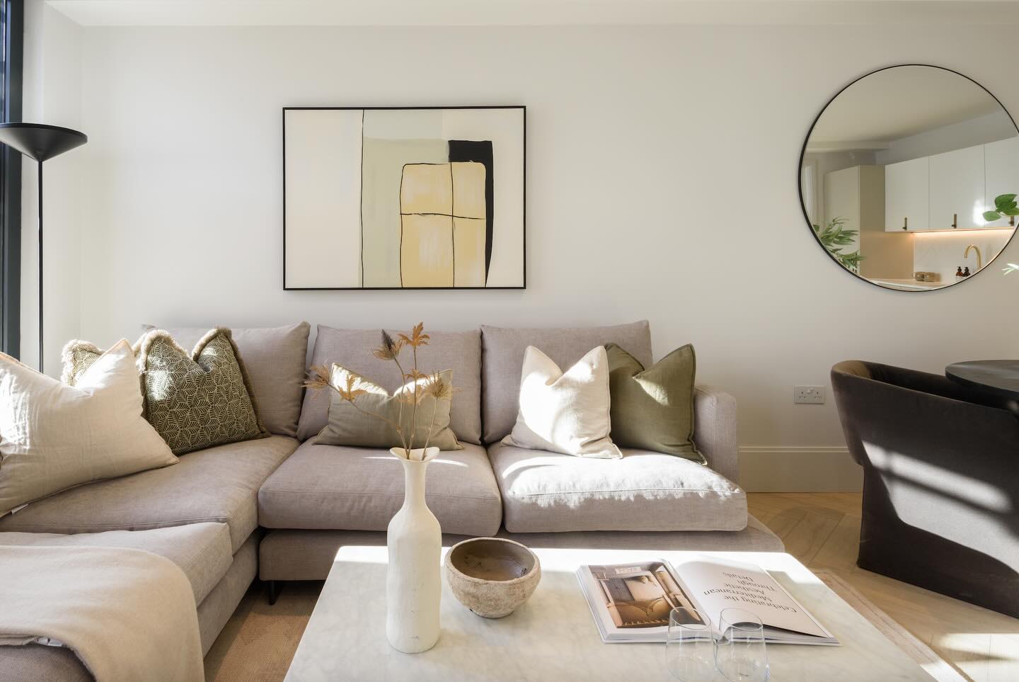 Cosy, but never dark.
At W Broadway, the living spaces are designed to hold the light beautifully, creating rooms that feel warm, open and easy to spend time in.
Agents: @gibbsgillespieea + @hamptons1869