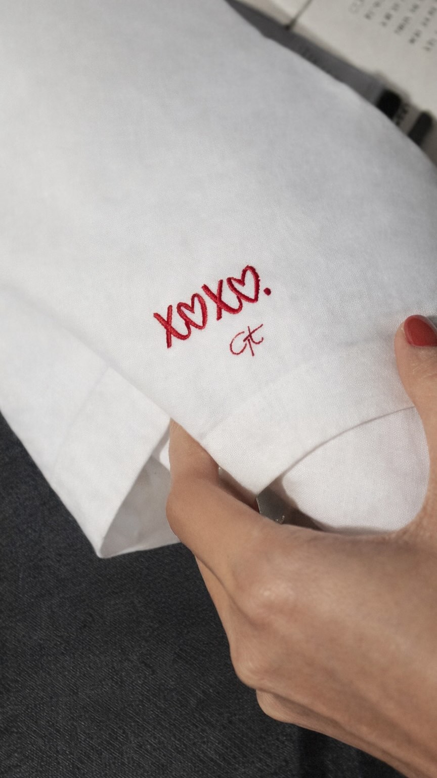 Les plus belles histoires se racontent en détails.
Joyeuse Saint-Valentin à toutes et tous.
XOXO, Garnier Thiebaut ❤️
#GarnierThiebaut #savoirfaire #SaintValentin #Valentinesday