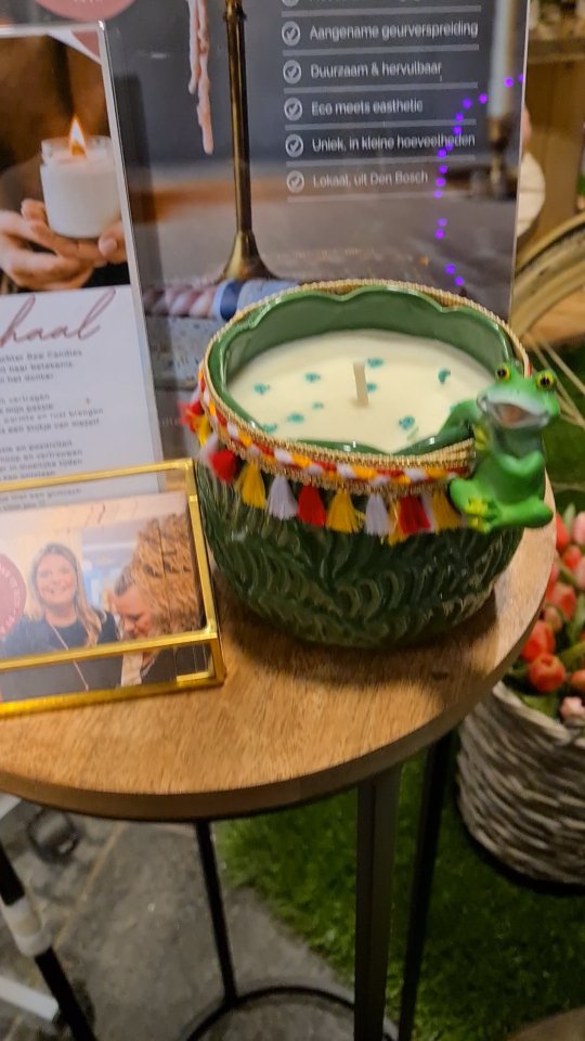 Heb jij al een Oetelkèrske kunnen scoren? Limited edition dit jaar bij @groenrijkdenbosch in het klein en XL (+ 100 branduren)!
Met liefde handgemaakt door mijzelf en gegeurd met heerlijke bourbon whiskey (zoet en vanille-achtig).
Je kunt ze ook online shoppen via mijn webshop: www.rawcandles.shop of reserveren via DM.
Liefs,
Robin
