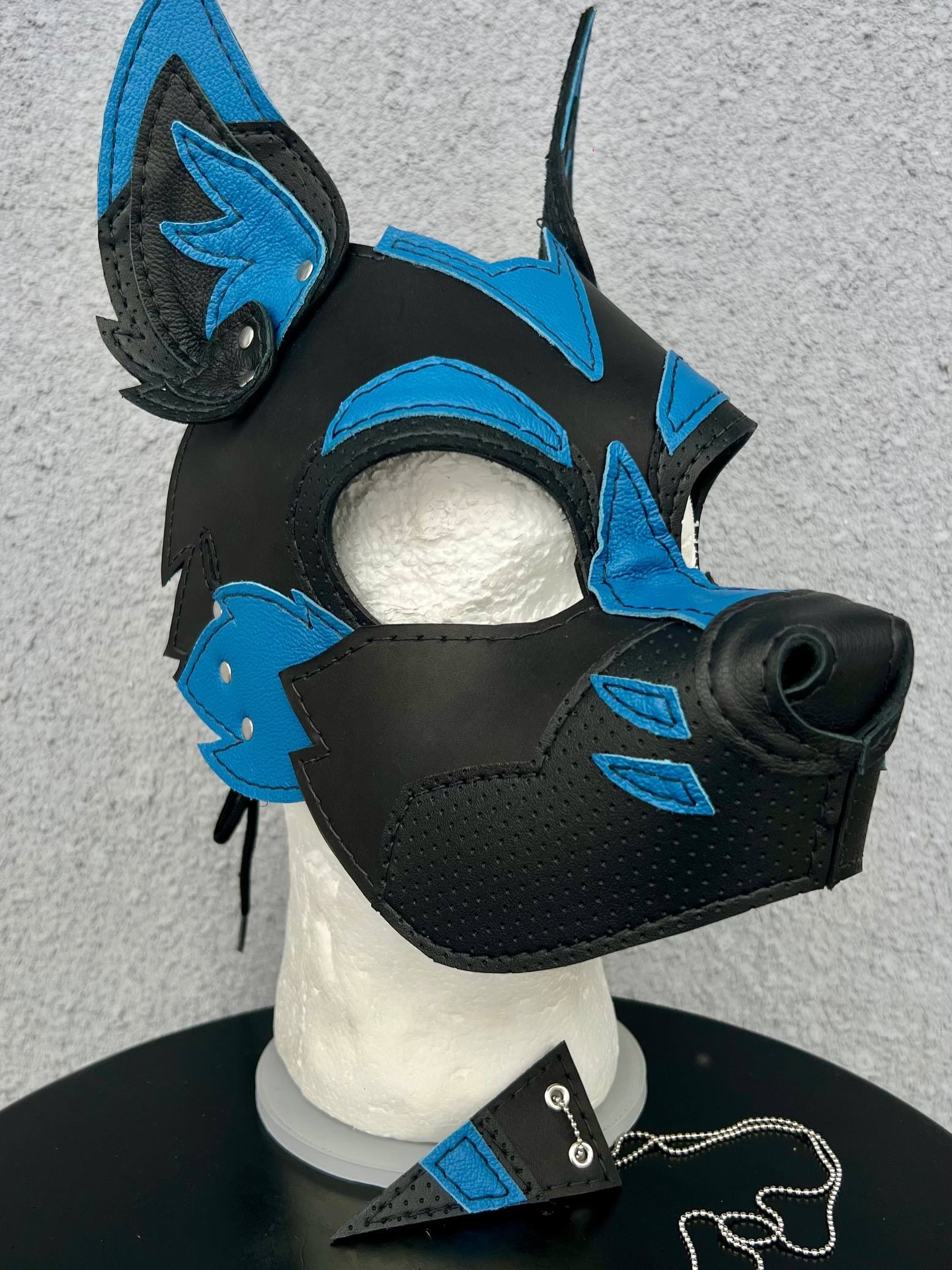 Partial Custom husky hood for Husky! 🐕
scrapyardleather.com
#scrapyardleather #scrapyardlthr #pupplay #petplay #pupgear