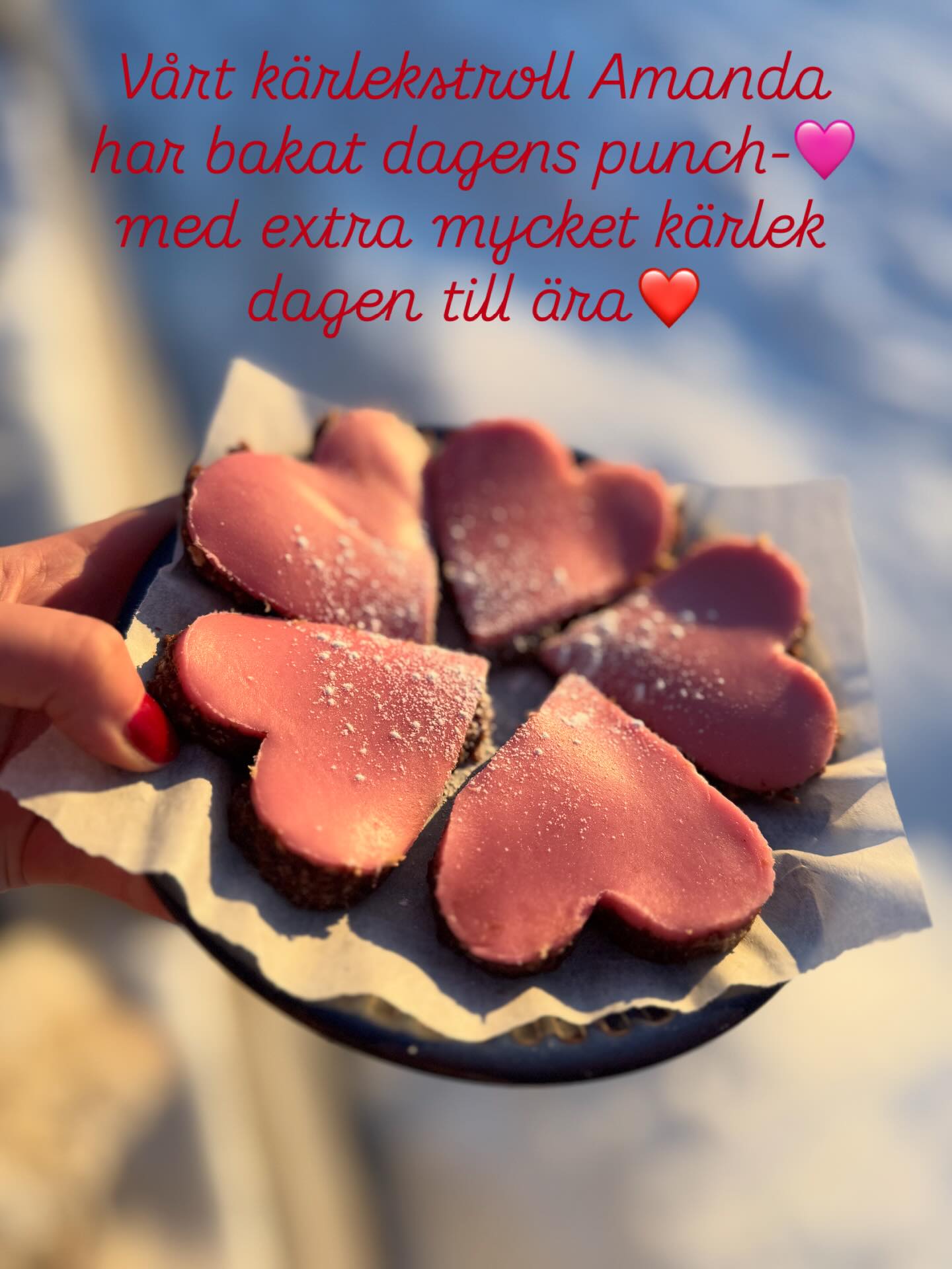 Inte bara våra våfflor som är hjärtformade minsann 🤎 🧇
Dagen till ära har vår Amanda bakat punch -🩷 som en påminnelse om att sprida extra mycket kärlek idag.
Varmt välkommen dagligen 11 - 15 💕