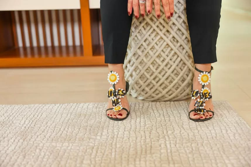 Love me, Love me not...joy lives in the little details. 🌼🌼🌼
Choosing joy doesn’t always look like big, life-changing moments.
For me, it can be as simple as slipping into shoes that make me smile, playful, and a little poetic. Fashion has always been one of my favorite ways to choose joy. It’s how I bring color into my world and tap into my creativity.
And the best part? Those small details don’t just lift my spirit, they often make someone else smile too. A reminder that joy can be shared, quietly and effortlessly.
What’s one small detail in your day that helps you choose joy? ✨
#choosejoy #intentionalstyle #creativeexpression #daisifyyourlife #fridayfavs