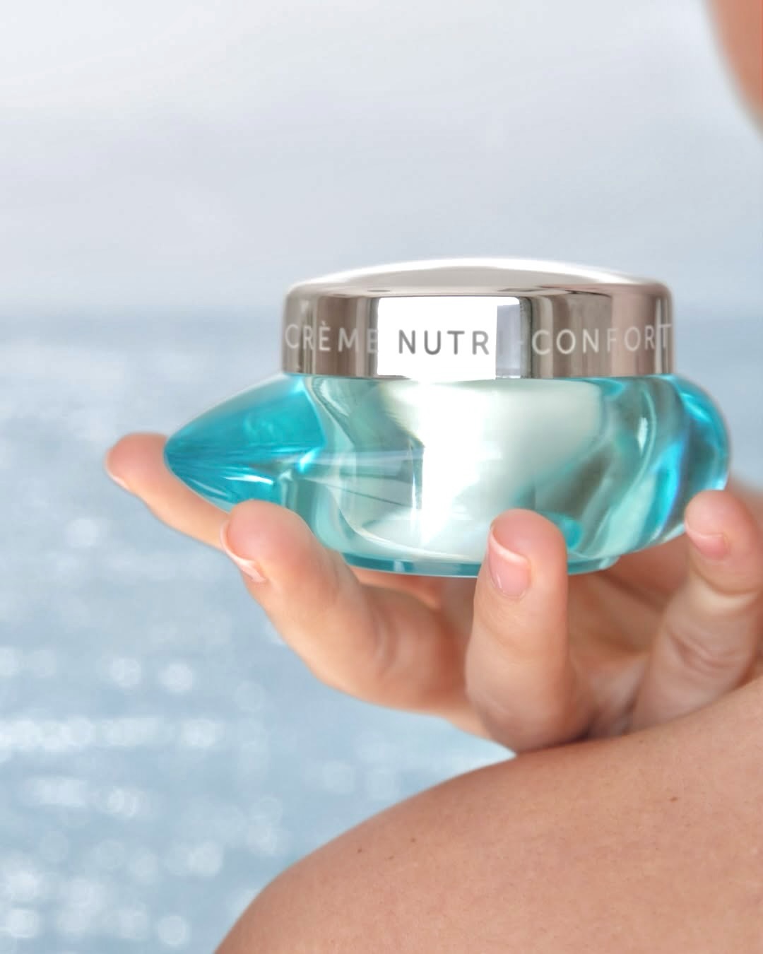 Thalgo Nutri-Confort Cream – rich and comforting, perfect for dry skin. For nourished skin that stays soft for 24H 🤍
#Thalgo #BeautyBoxQatar #SkincareQatar #FacialCare #ColdCreamMarine