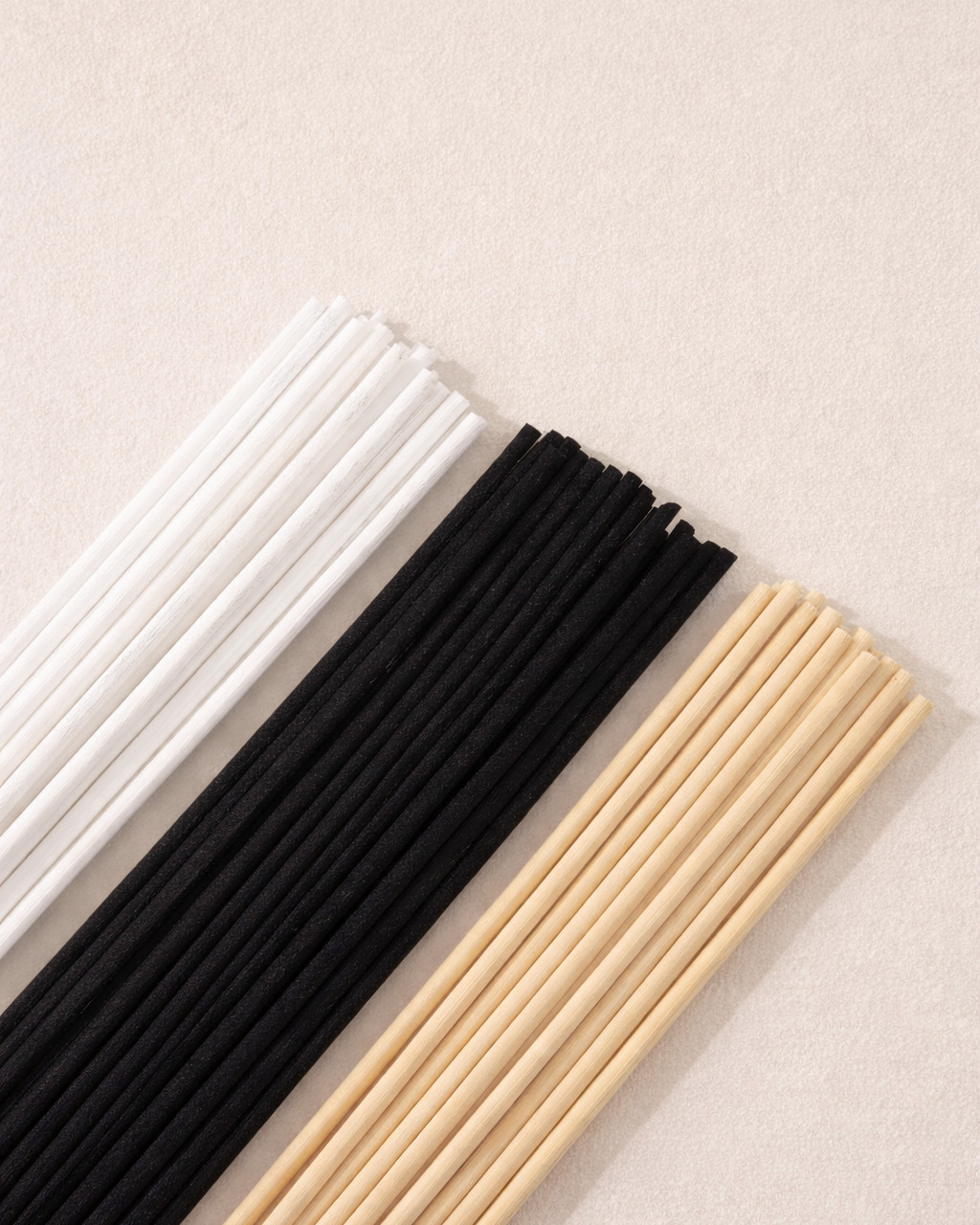 Oda Kokuları için Yeni Premium Fiber Çubuklar
Daha dengeli.
Daha güçlü.
Daha homojen koku yayılımı.
Çubuklu oda kokularında maksimum performans için tasarlandı.
Siyah, beyaz ve doğal bej seçenekleriyle.
10’lu, 100’lü ve 1000’li paket alternatifleriyle şimdi Candlelab’de.
—
New Premium Fiber Sticks for Reed Diffusers
More balanced.
Stronger diffusion.
More even scent throw.
Designed for maximum performance in reed diffusers.
Available in black, white and natural beige.
Now in 10, 100 and 1000 pack options at Candlelab.
#candlelab
#reedstick
#odakokusu
#homefragrance