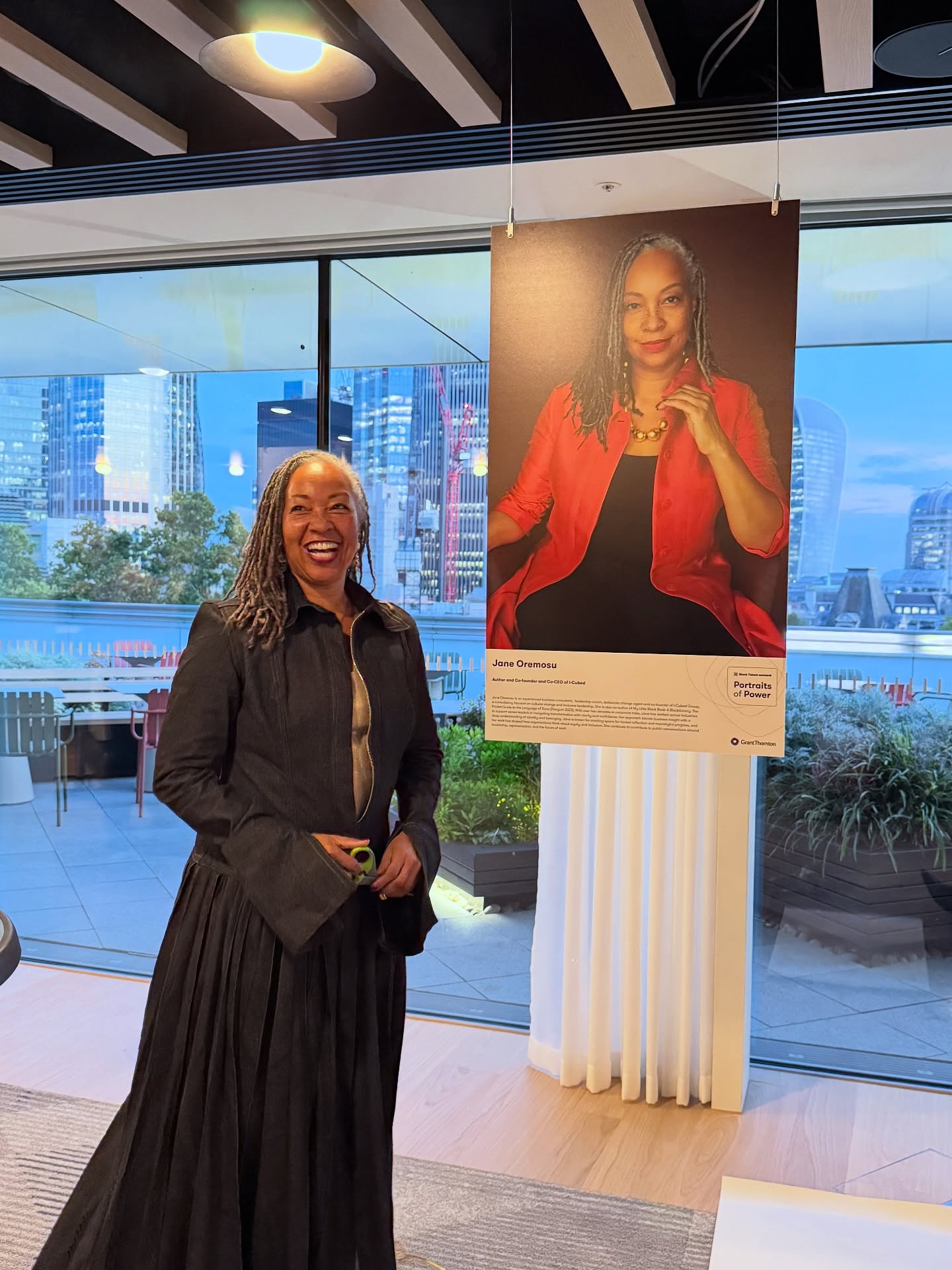 It’s Valentines week and we’re spreading the love for Jane’s favourite fashion designer @theankoshop worn here at the @grantthorntonuk Portraits of Power exhibition. Jane was influenced by @theelegantstylist and knew she had to buy this outfit as soon as she saw it! Some might say it was love at first sight❣️
#africanfashion #africandesigners #valentines #theelegantstylist