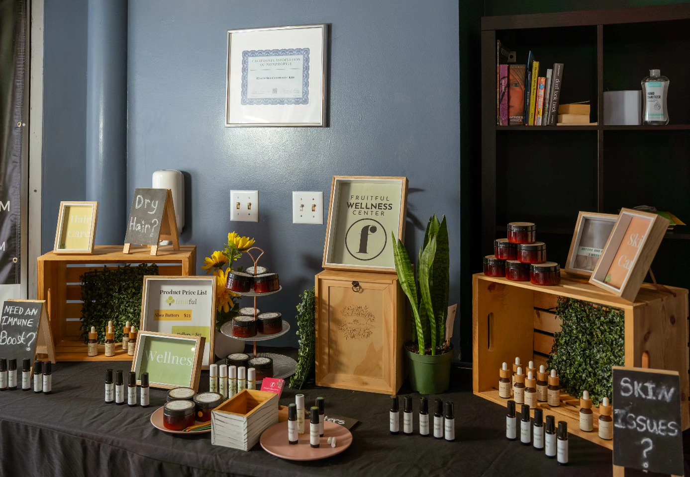 Did you know essential oils aren't actually oily? They are highly concentrated plant extracts that contain the natural aroma and beneficial properties of the plant - but without the greasy texture of traditional oils.
#essentialoils #fruitfulwellnesscenter #healing #bodywellness #skinissues