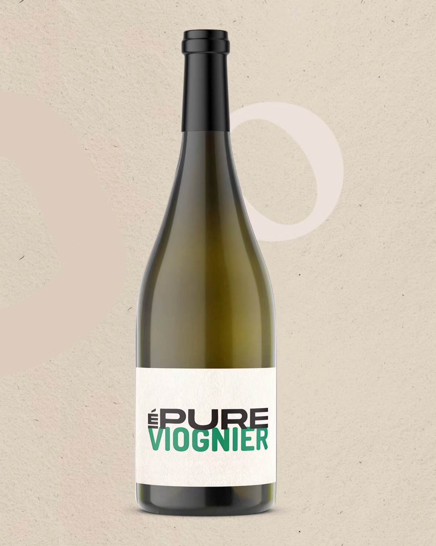 Epure Viognier: Fruits à noyau - floral - minéral - frais.
ÉPURE est un authentique vin de cépage , révélant sa pureté originelle. Ici, pas d’artifice :
l’identité et l'expression du cépage s'expriment dans
la sincère. Un vin signature, façonné avec exigence
et sensibilité, fruit de l’expérience et du savoir-faire de
Claude Serra.