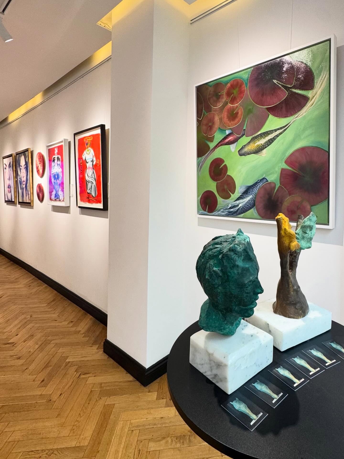 A sneak peak into the NEW gallery of @thelondonartexchange - Marylebone in the heart of London 😍
A vibrant array of world class artists on show and I’m delighted to have Nirvana 3 in the gallery window of this beautiful establishment.
For more information on artworks available with @thelondonartexchange please DM
#london #gallery #contemporary #art #new