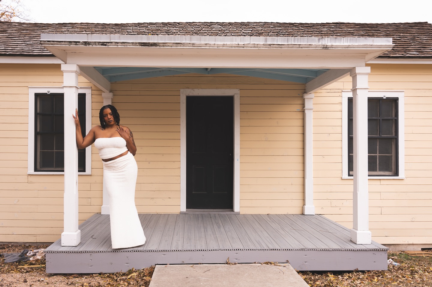 When I was little
My dad burned an orange disk
In sharpie ink Faith Evans
Held permanence in my memory
When my mind was still blank
I learned I was too soft for hardware
But Faith says if she had to do it all again
She wouldn’t take away the rain
Reminding me of the earliest thurnderstorm
In my life. My family sat in the sun room
And witnessed the darkest sky only made
Bright by lightening when we watched
A bird struck of life
That’s when I learned death
Isn’t something you can configure, so
When it’s my time, I just hope
My life replays before my eyes
Over and over again.
📸: @shah.photos