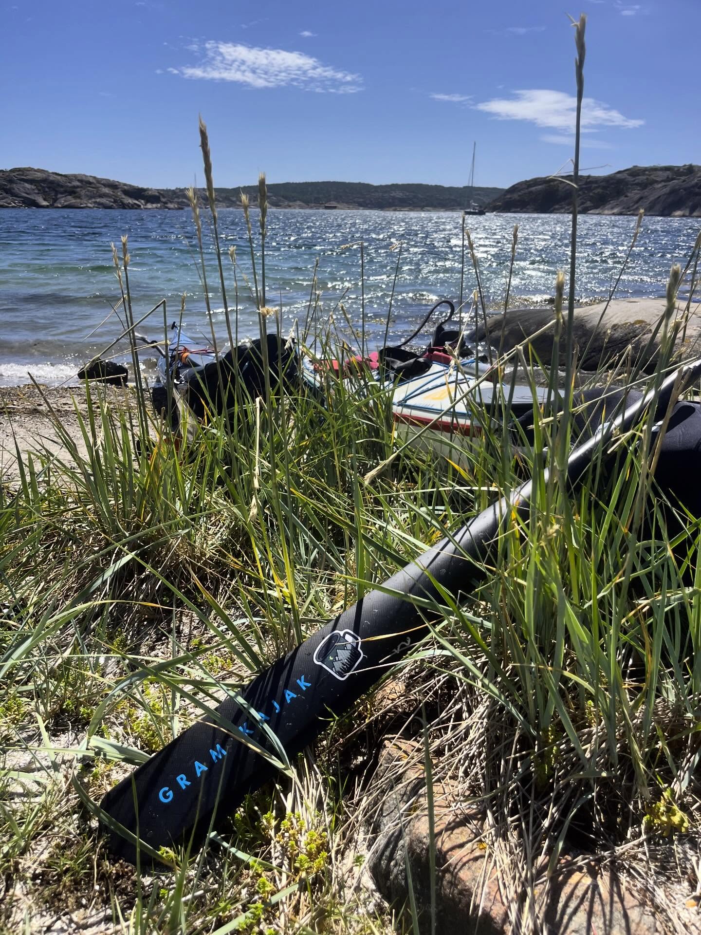 Hur paddlar man med grönlandspaddel? Tekniken är lite annorlunda jämfört med en ”vanlig paddel” men när du får till tekniken glider du ljudlöst fram över havet med mindre belastning på muskler och leder. Under två tillfällen i Juli kan du lära dig denna uråldriga teknik med vår guest coach @retsam62 Jonas Alexandersson på denna nya kurs. Vill du inte gå i grupp finns även möjlighet till privatlektion! Mer info och bokning nedan.
https://www.nautopp.com/paddla-med-grönlandspaddel