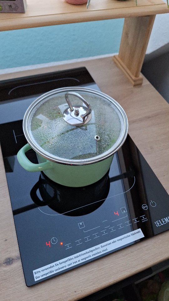 Hashimoto Healing Food as its best.
🥦 Brokkoli
🥔 Sellerie (als Knolle)
🌱 Petersilienwurzel
🥕 Möhre
🥬 Lauch
🫚 ein Stück Ingwer
Und glutenfreie Erbsennudeln.
Alles mit ein wenig Thymian (oder viel 😏) abrunden -> wirkt antibakteriell, antientzündlich und immunstärkend.
Dazu noch etwas Pfeffer, Salz, Gewürze nach Belieben und fertig ist deine Immunfood-Suppe 👌
Einfach und leicht.
In meinem Onlinekurs "Endlich Hashimoto-frei" gibt's auch ein extra Rezept-Bundle mit mehr solchen einfachen Rezepten, die deine Heilung unterstützen und dich leicht fühlen lassen.
Kommentiere KURS, wenn du mehr Infos zu ganzheitlicher Schilddrüsen-Heilung willst.
PS: Aktuell biete ich 5 Plätze zum vergünstigten Test-Preis an. Du gibst mir dein ehrliches Feedback und im Gegenzug bekommst du meinen Superkurs zum Knallerpreis.
Win win für uns beide, wenn du mal unverbindlich in meine Arbeit reinschnuppern willst 😉🫶
Let's heal – from inside out 😘
#hashimoto #ernährung #natürlichheilen #natürlichgesund #schilddrüsenbalance #schilddrüsencoach #lifebalance