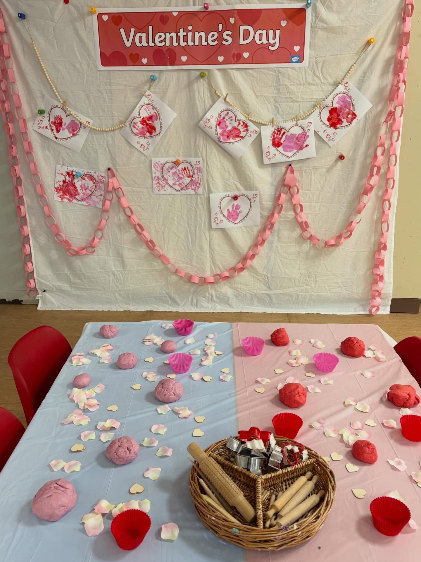 Happy Valentine’s Day to our little loves 💕
To celebrate the end of term, we had the most wonderful Valentine’s party! The children invited their special loved ones and we spent the afternoon enjoying crafts, sensory play, and lots of Play-Doh fun 🖌️🌹
#highgatemums #highgatewoods #montessoriactivities #sensoryactivity #montessori