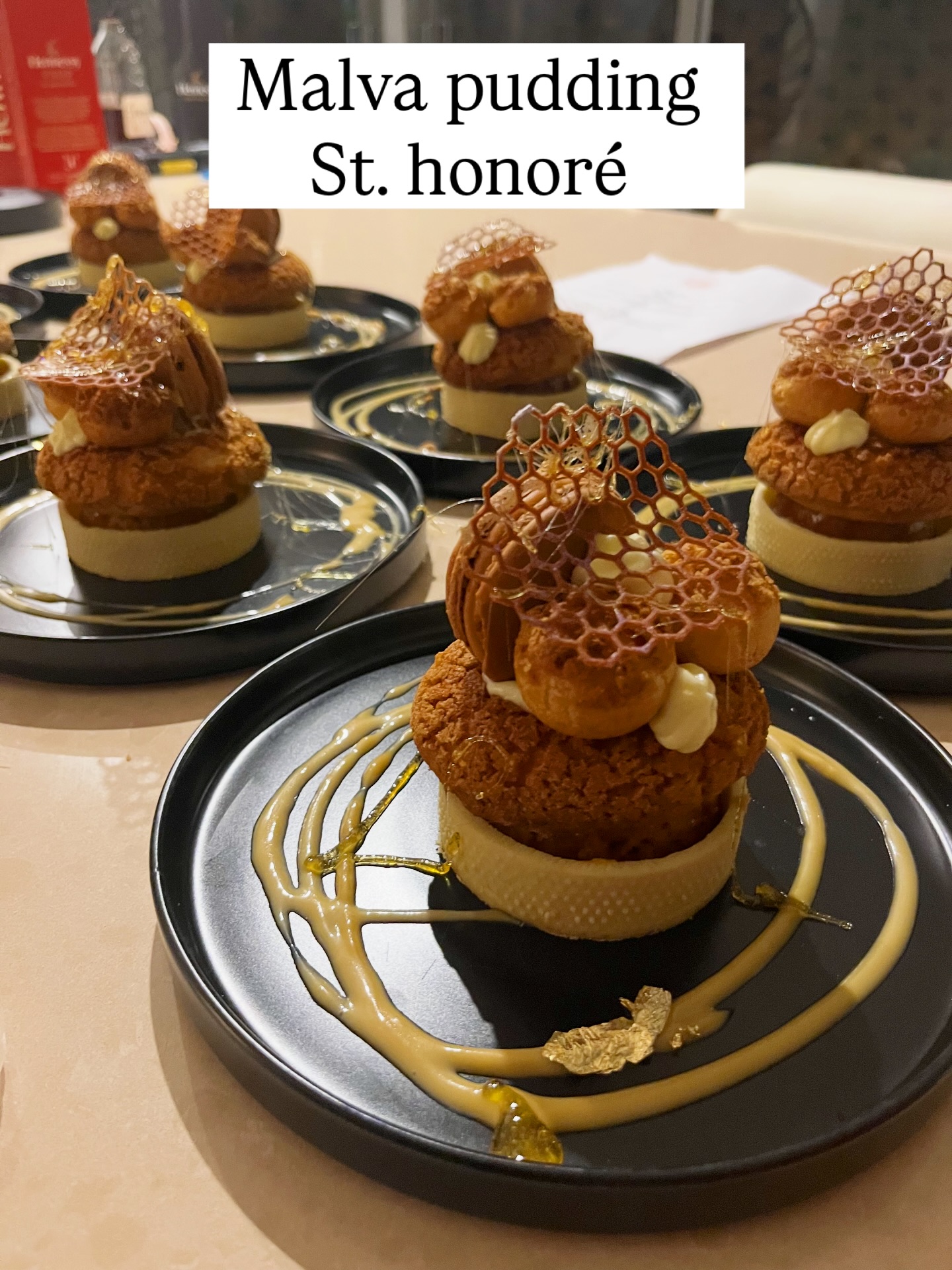 A glamorous birthday set for a glamorous birthday girl to celebrate with friends in Zimbali this month.
An absolutely lovely evening celebrating. The stage was set with beautiful table settings and decor by @decorum_by_lihle
Check out the amazing shots by @marviebenz in between my amateur ones, thank you for capturing great shots.
##privatechefballito