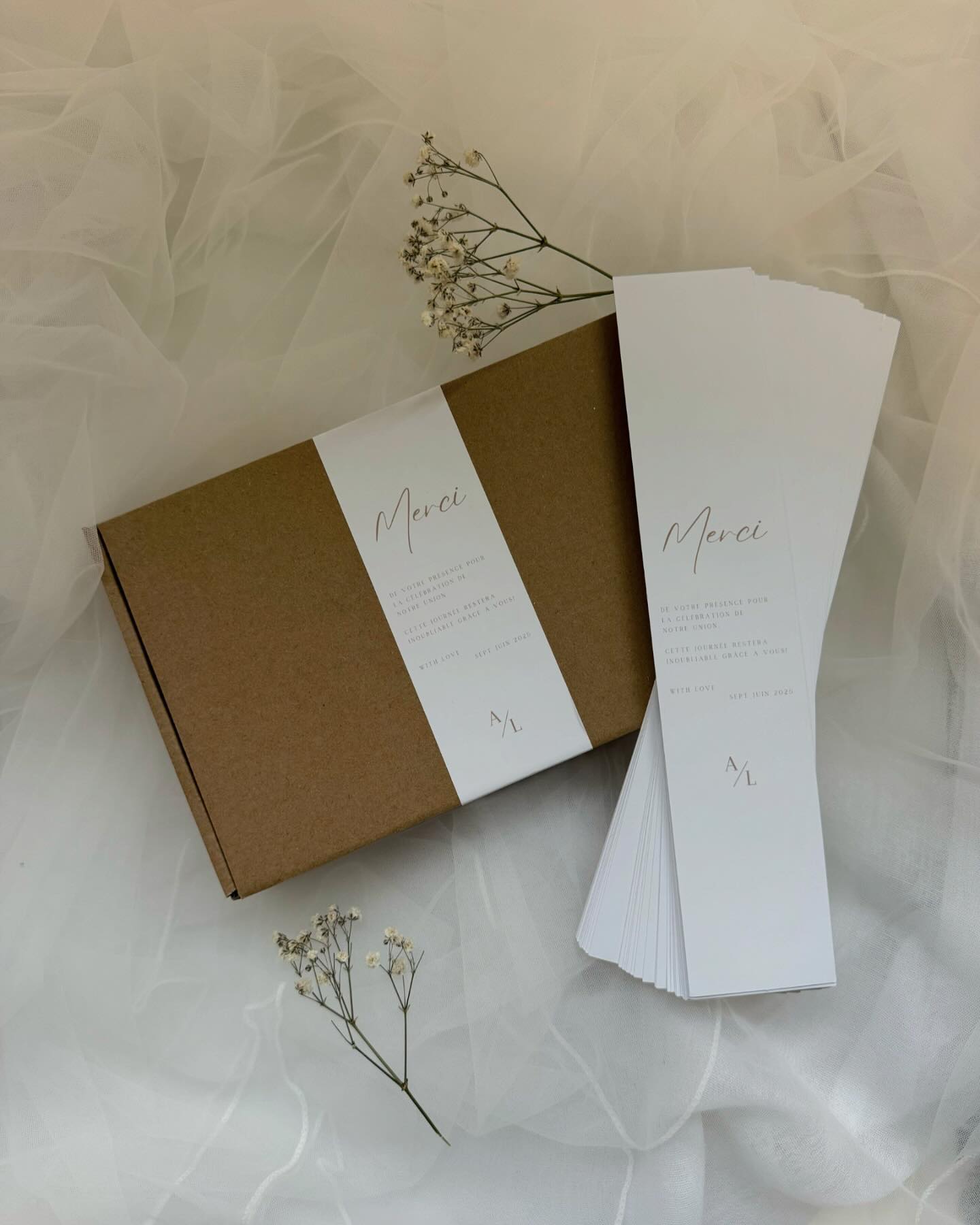 ▪️Bandeau pour coffret personnalisé
#cadeaupersonnalisé #cadeauinvitemariage #cadeauinvite #stationery #papeterie #papeteriemariage #bridetobe #bride2025 #cadeaumariage #cadeaumariagepersonnalisé #mariage2025 #mariage #smallbusinessowner #smallbusiness #smallbusinesssupport