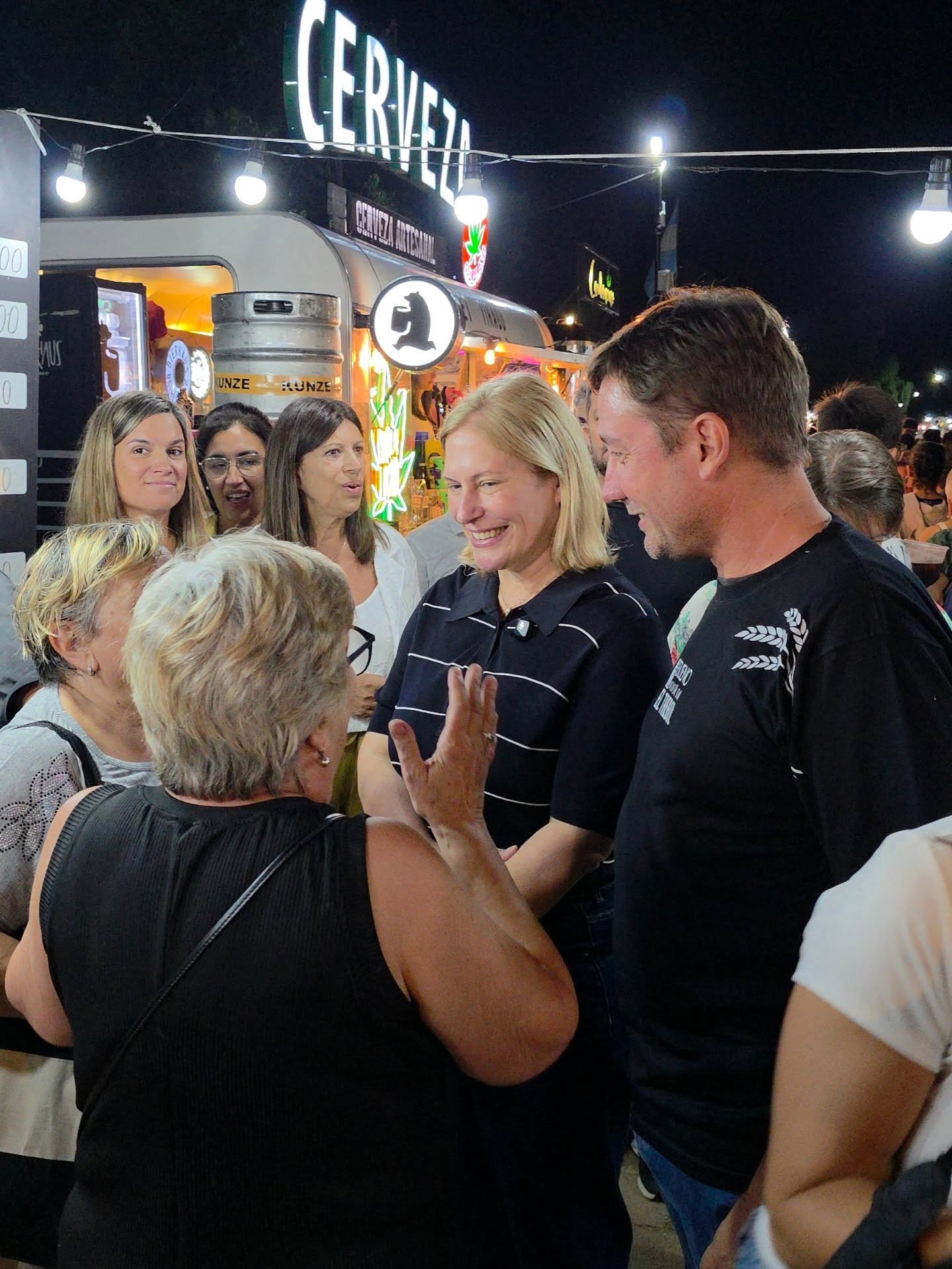 Vivimos la 4° Fiesta de los Productores de la Cerveza Artesanal y la Gastronomía Regional en El Trébol.
Los santafesinos sabemos producir, emprender y ponerle identidad a lo que hacemos.
Cerveza artesanal, gastronomía y trabajo local que reflejan el orgullo de nuestra producción.