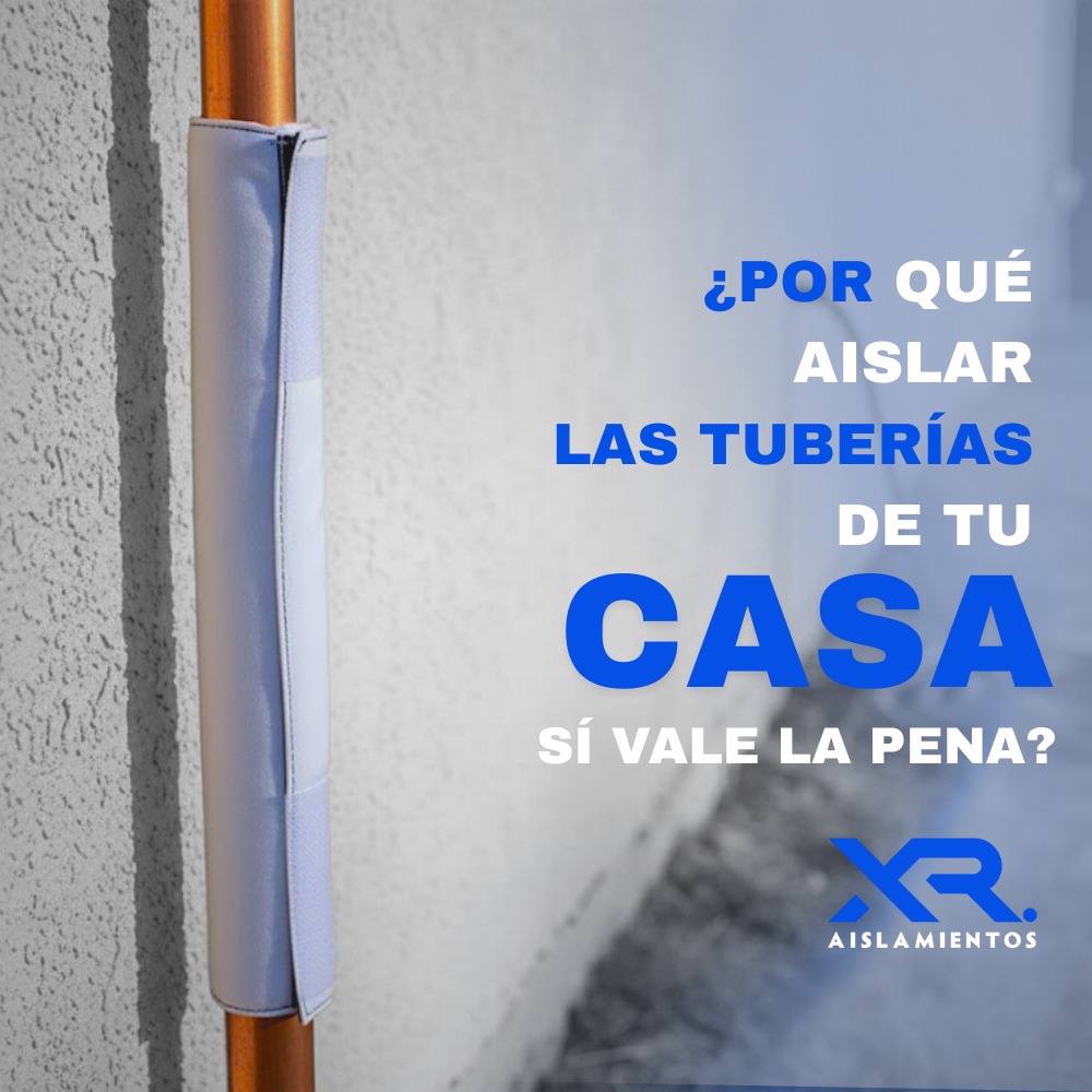 En casa hay tuberías por todos lados y casi nunca pensamos en ellas… hasta que fallan.
Cuando una tubería no tiene aislamiento, el agua caliente se enfría más rápido, aparece humedad y el sistema trabaja de más.
Con el tiempo, el calor, el frío y los cambios de clima pueden desgastar las tuberías y provocar fugas o reparaciones innecesarias.
El aislamiento térmico es una forma sencilla y económica de protegerlas, mantener la temperatura y cuidar tu hogar todo el año.
Aislar tus tuberías es prevenir problemas y cuidar tu bolsillo.