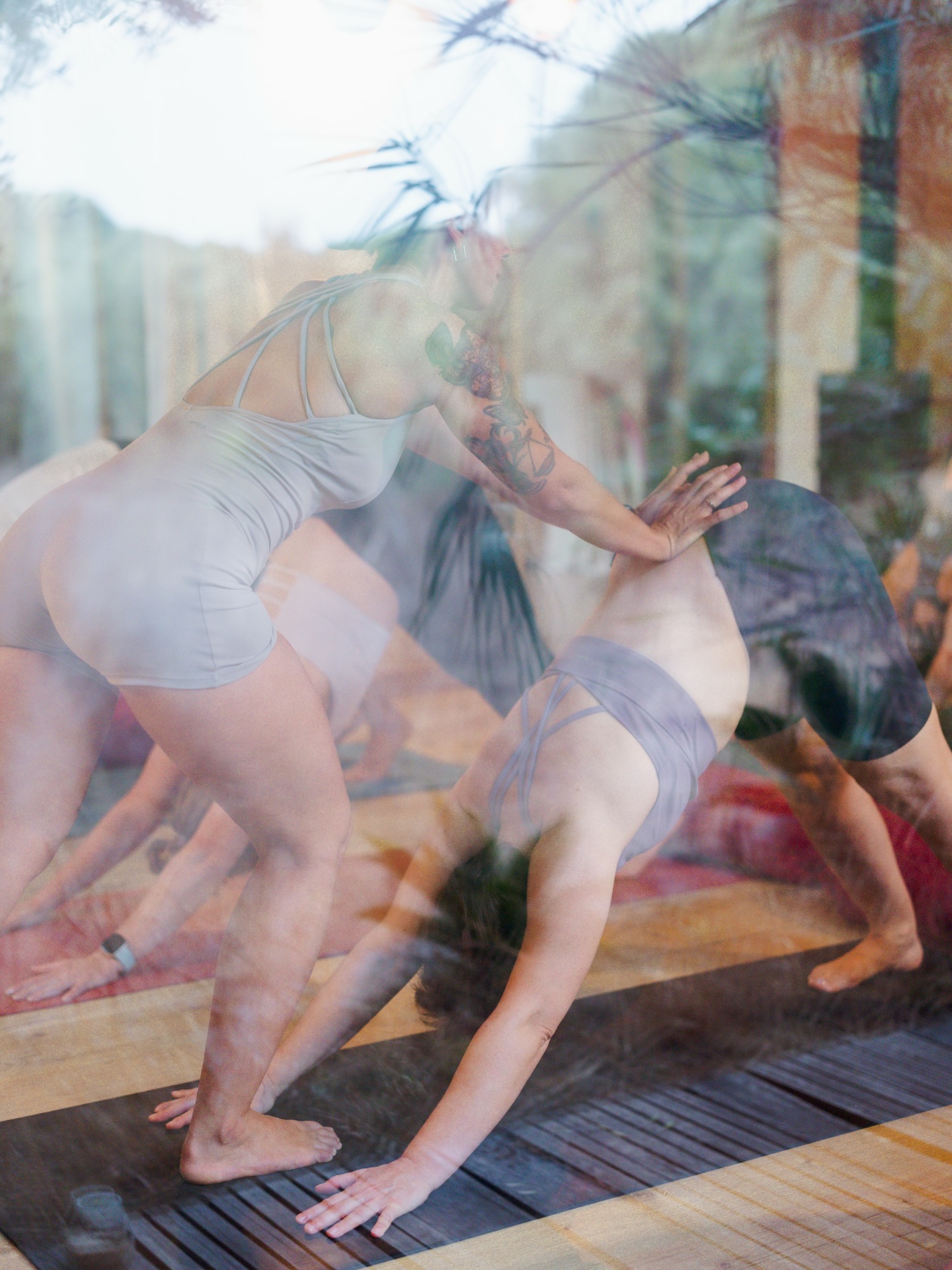 𝐅𝐋𝐎𝐑𝐄𝐂𝐄𝐑 🌼 𝚍𝚎𝚕 𝟶𝟼 𝚊𝚕 𝟶𝟾 𝚍𝚎 𝚖𝚊𝚛𝚣𝚘
Casi nunca muestro la programación de los retiros pero esta vez quiero que veas cómo vamos a habitar este fin de semana.
Cada práctica, cada espacio, cada silencio tiene un sentido. No es un retiro más. Es un proceso. Es prepararnos juntas antes de la primavera. Es honrar todo el proceso que ya hemos hecho meses atrás y dar paso a todo lo que está por venir.
En este carrusel puedes ver la estructura del encuentro, sin desvelar la magia que solo se vive estando allí. Porque no sólo depende de las “actividades” sino del grupo que conforma la experiencia😌
Aún nos quedan algunas plazas dentro de este círculo de doce mujeres.
Si llevas días sintiendo ese “quizás sí”… escríbeme.
A veces ese florecimiento empieza con una decisión pequeñita 🫀