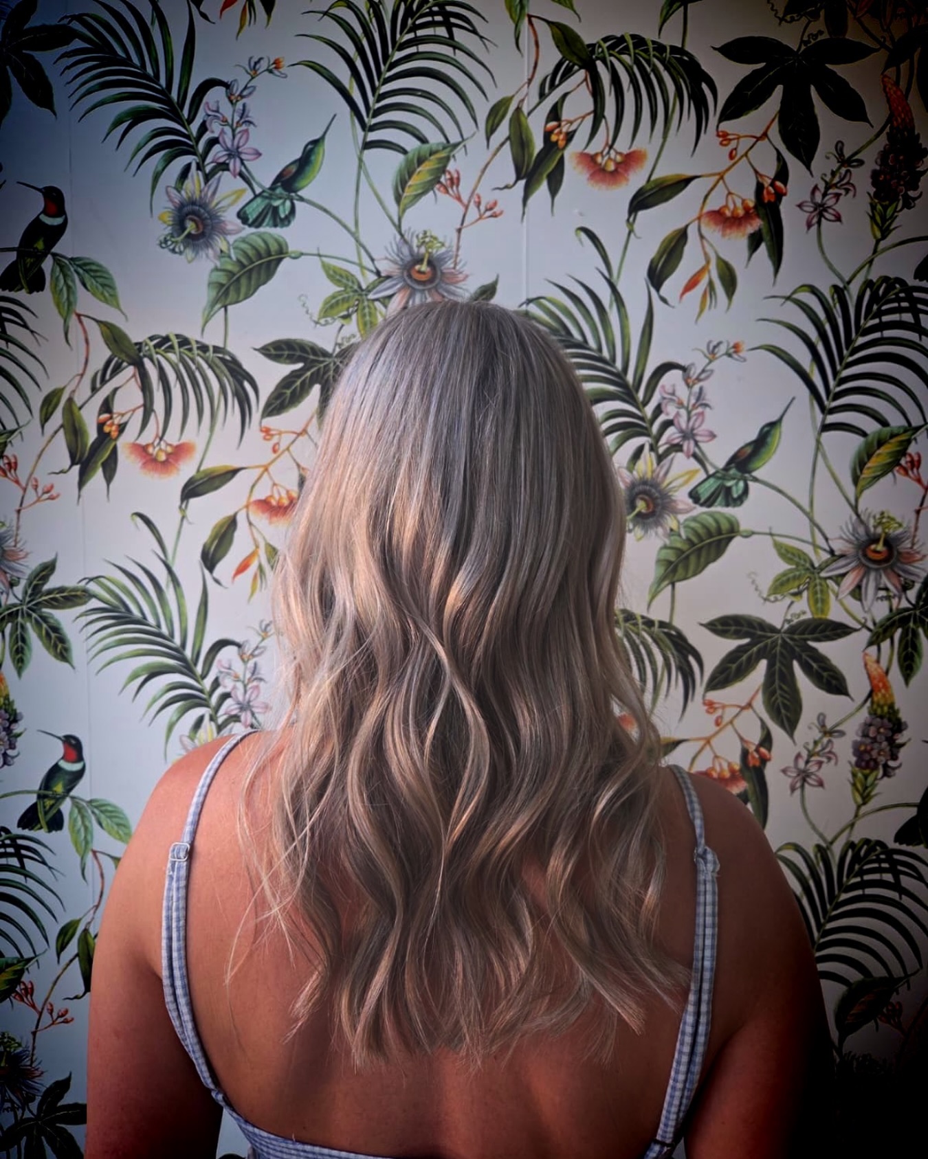 ❄️ Blonde goals ❄️
At Margaux Salon, we elevate your hair with a luminous icy blonde ✨💇♀️
Fresh, elegant, and modern, this shade brings shine and brilliance for an irresistible look ❄️💖
📍 Visit us and let us create your dream blonde!
#MargauxSalon #BlondeGoals #IcyBlonde #HairColor #ShinyHair SalonVibes BlondeVibes HairMagic