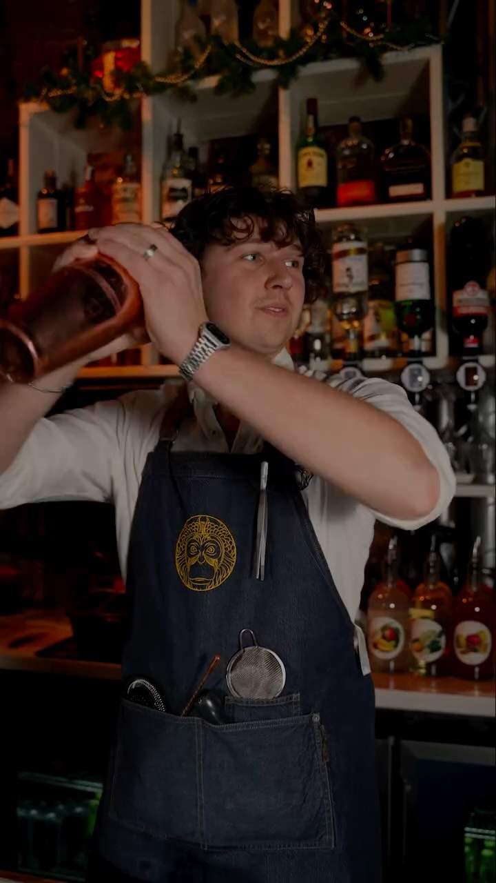 The Sleeping Beauty!๐นThis fresh, floral and lightly sweet cocktail is delicate yet vibrant. A fragrant getaway in a glass. โค๏ธ Want to try?
#bonabosocialclub #zwolle #cocktails #thursday