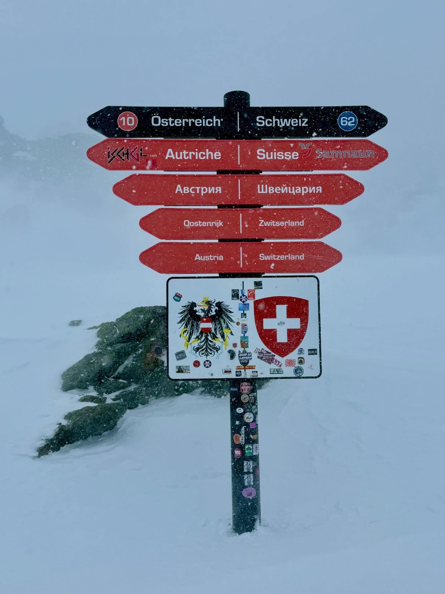 Which way to ski…to Austria or Switzerland? 🇨🇭 🇦🇹 #ischgl #austria #skiaustria #travelbloggers #retireandtravel