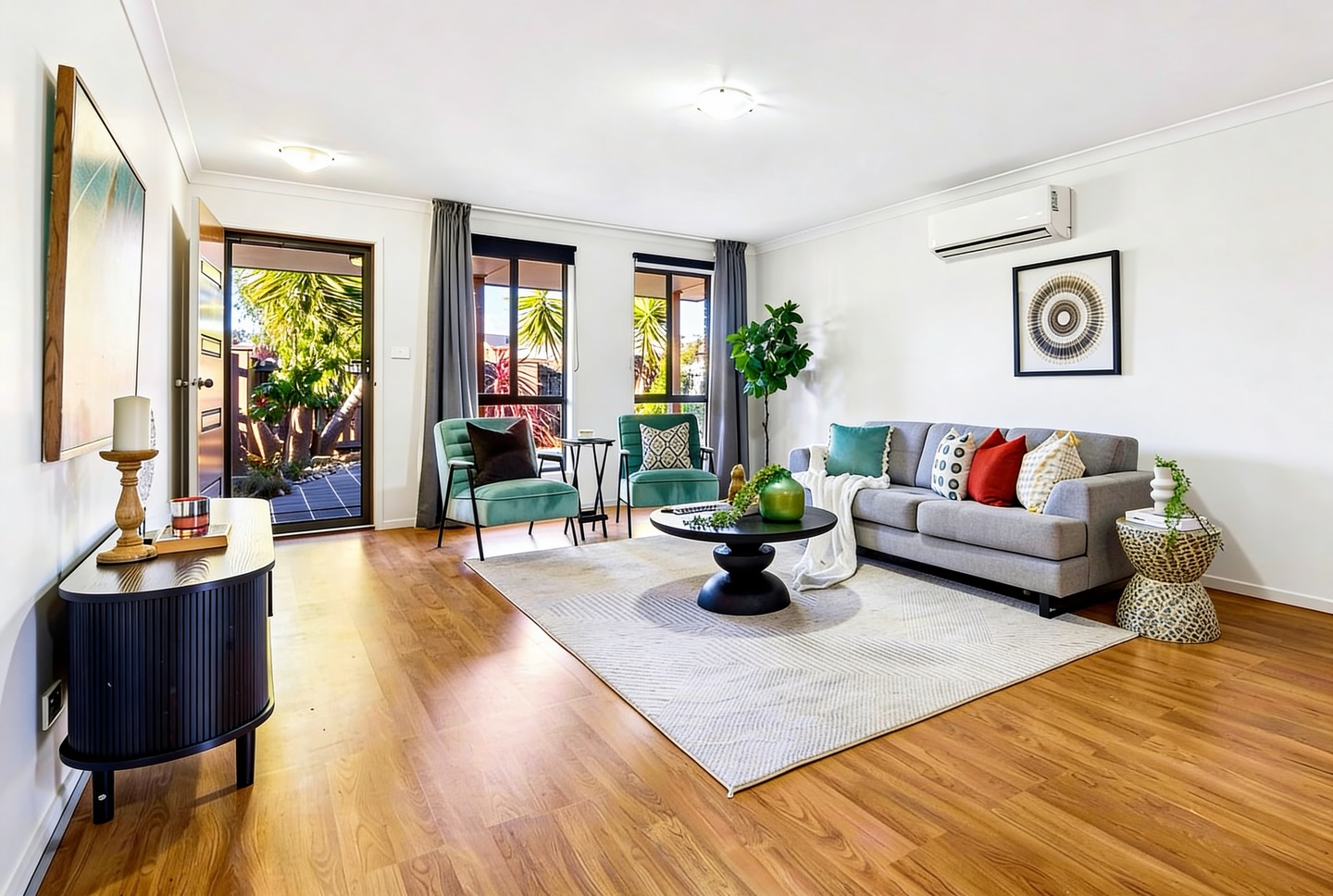 A little bit of blue, a little bit of teal 💙🩵
#canebrra #canberrahomes #canberrahomestaging #styleupstaging #canberrapropertystyling